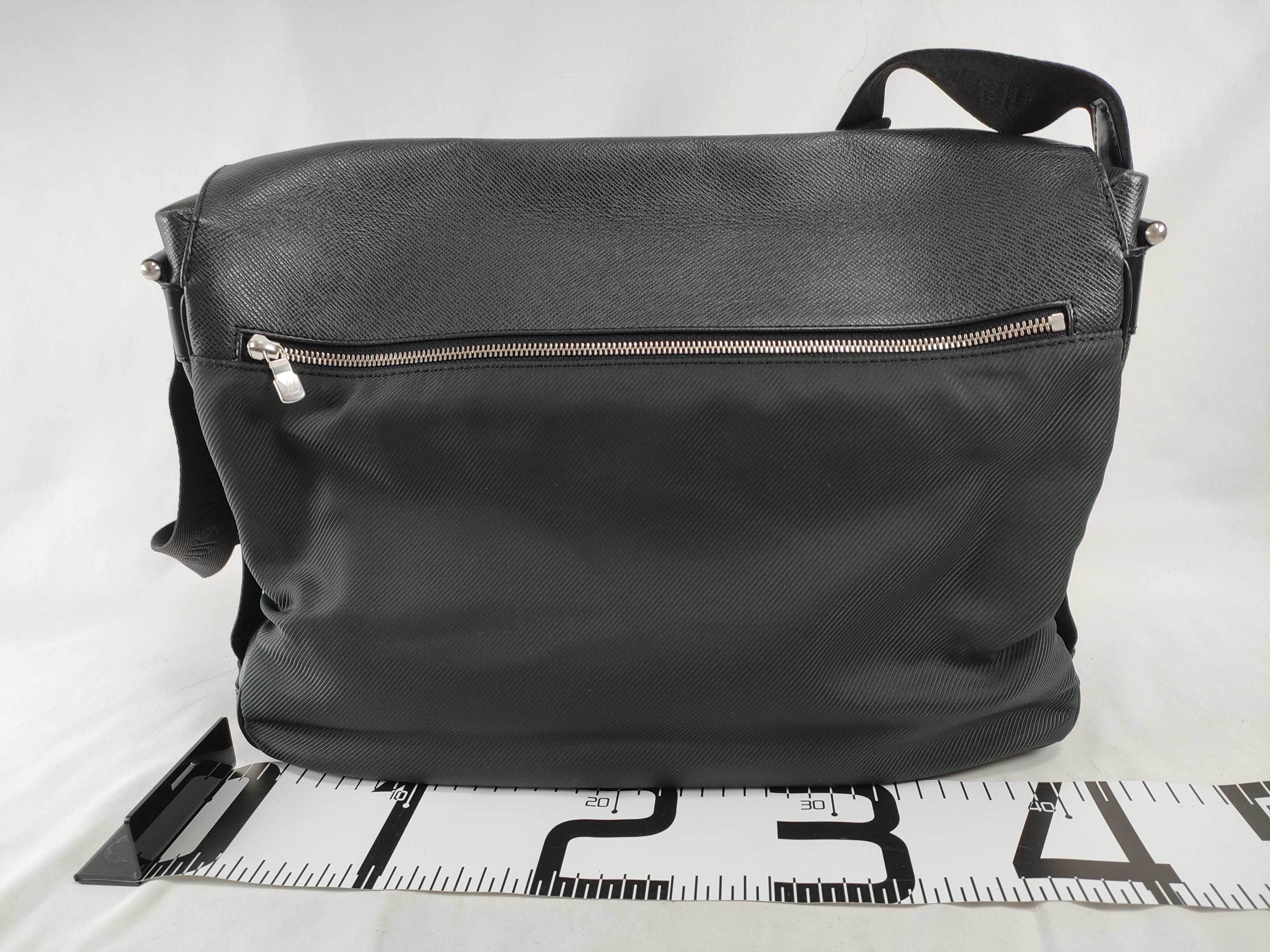 Taiga LV Taiga Delsu M30162 SP0051 Shoulder Bag — view 2