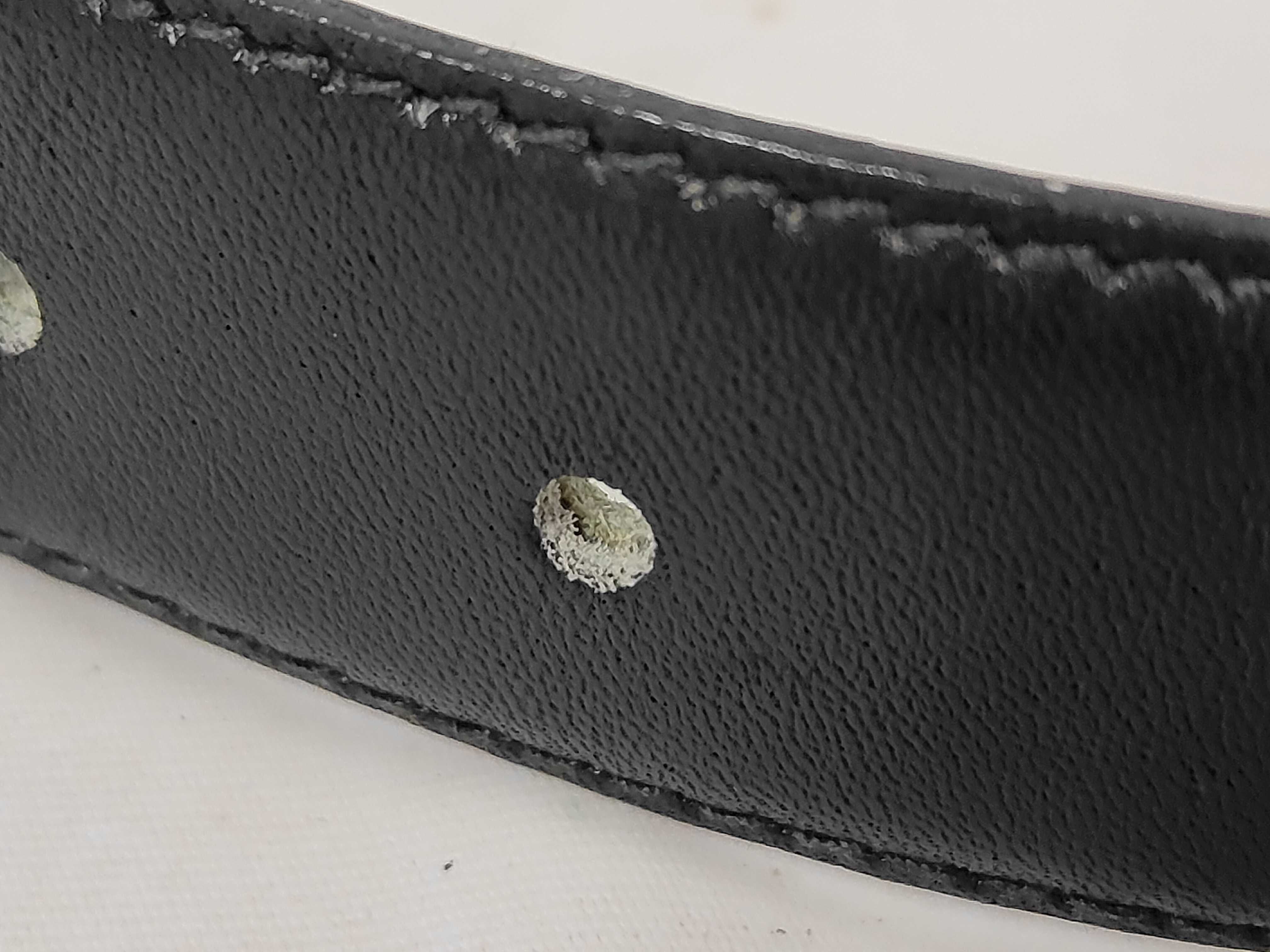 leather belt with carriage-style buckle. — view 9