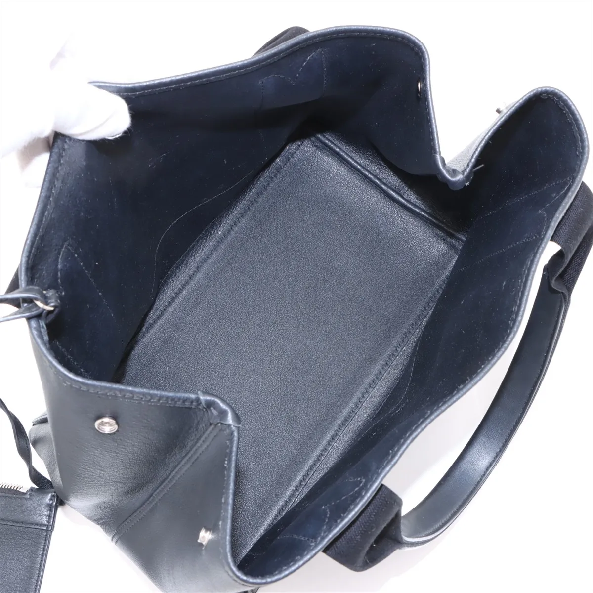 Navy Cabas Leather Handbag, Black, 339933, Pouch, Stained. — view 7
