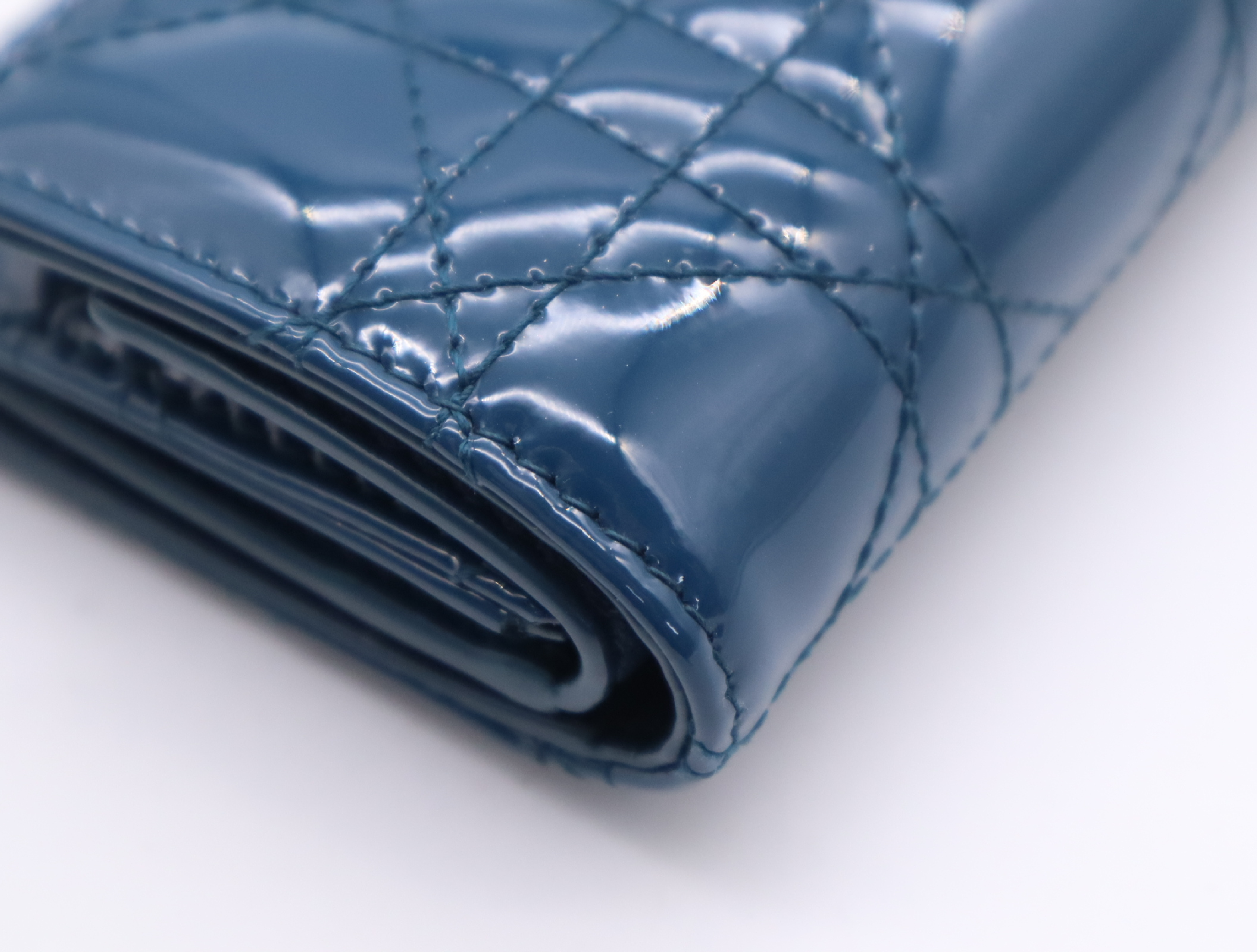 S0181OVRB Cannage Patent Calfskin Lady Lotus Wallet Blue (Comes with Box and Dust Bag) — view 8