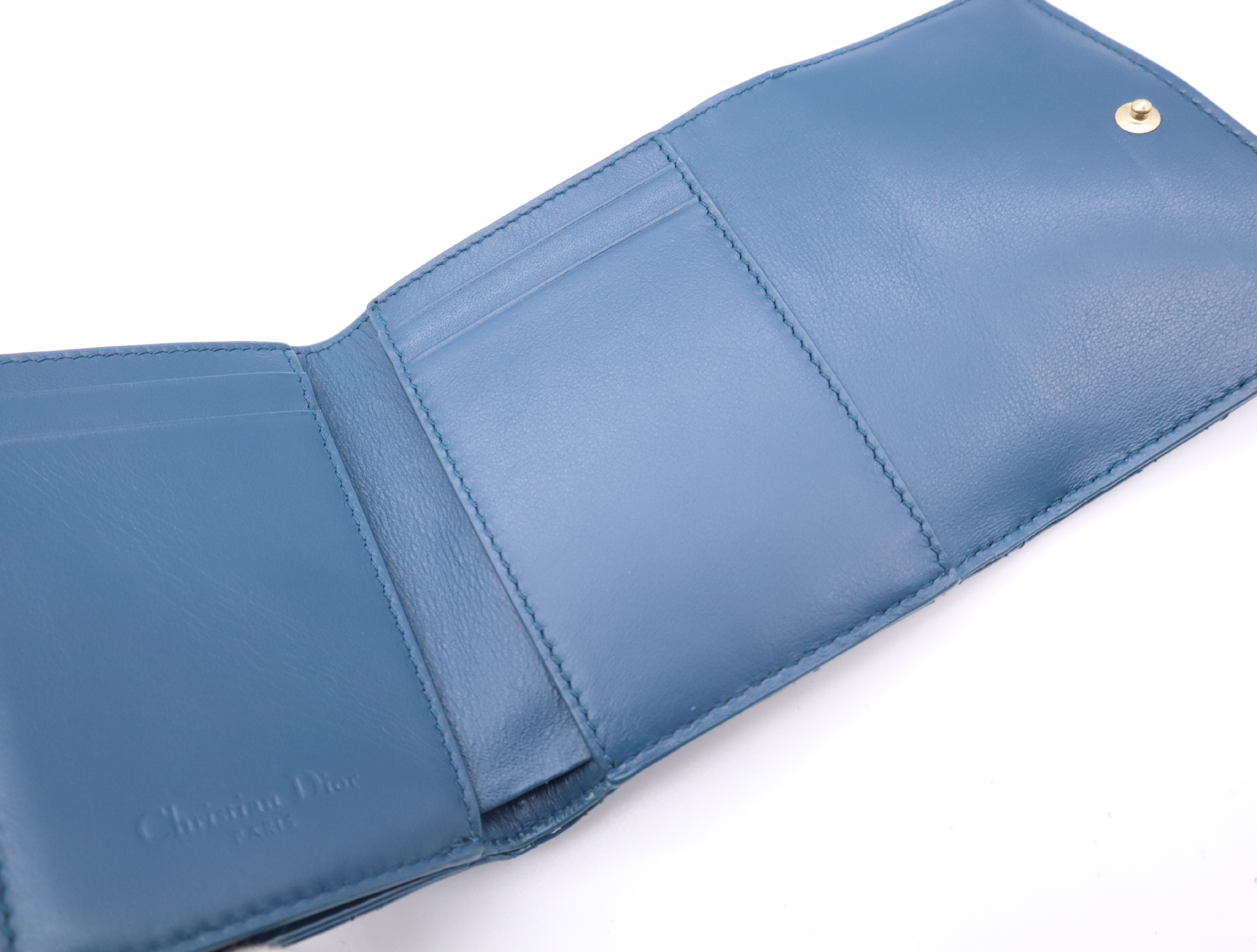 S0181OVRB Cannage Patent Calfskin Lady Lotus Wallet Blue (Comes with Box and Dust Bag) — view 10