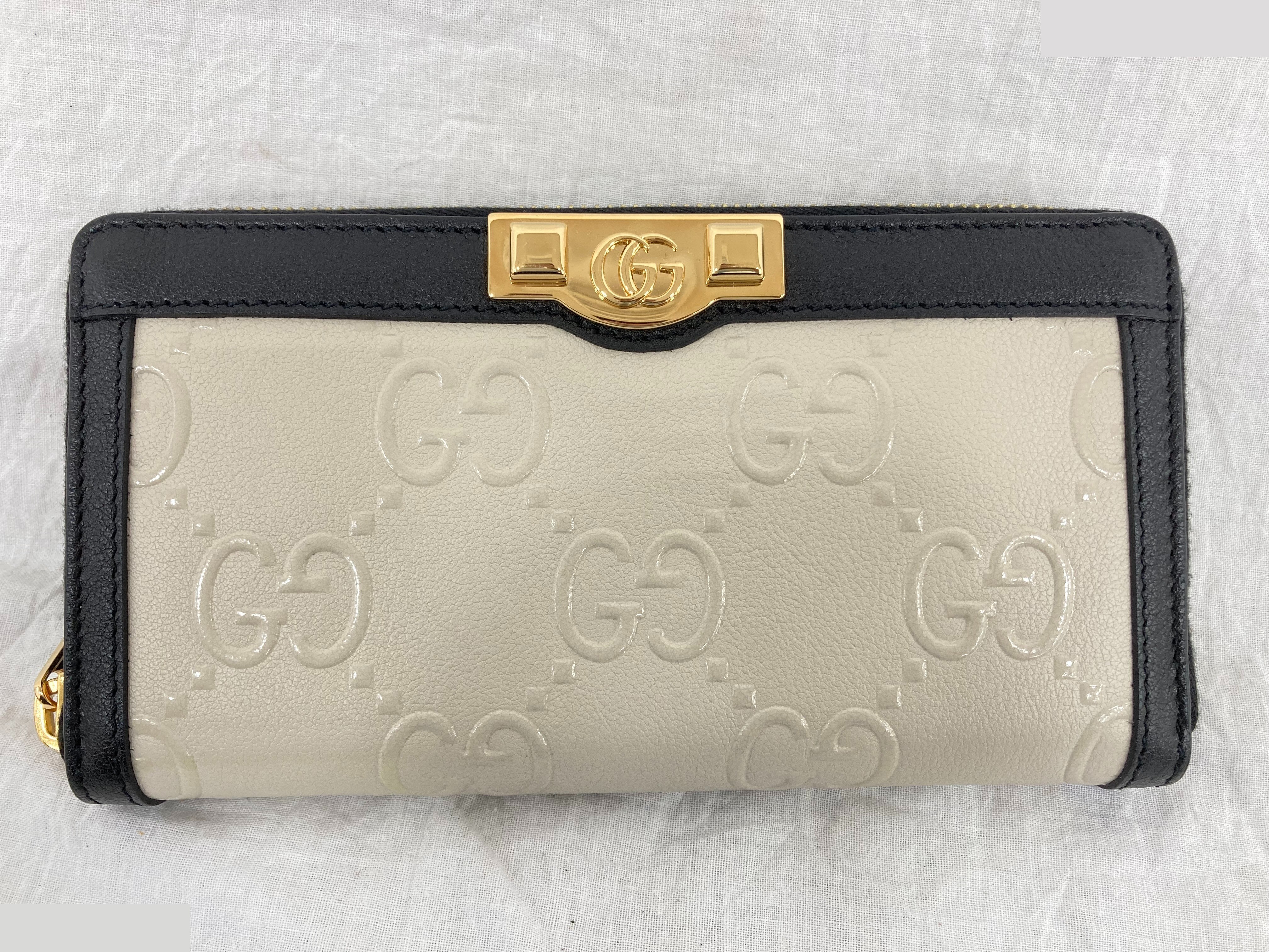 round zipper — view 2