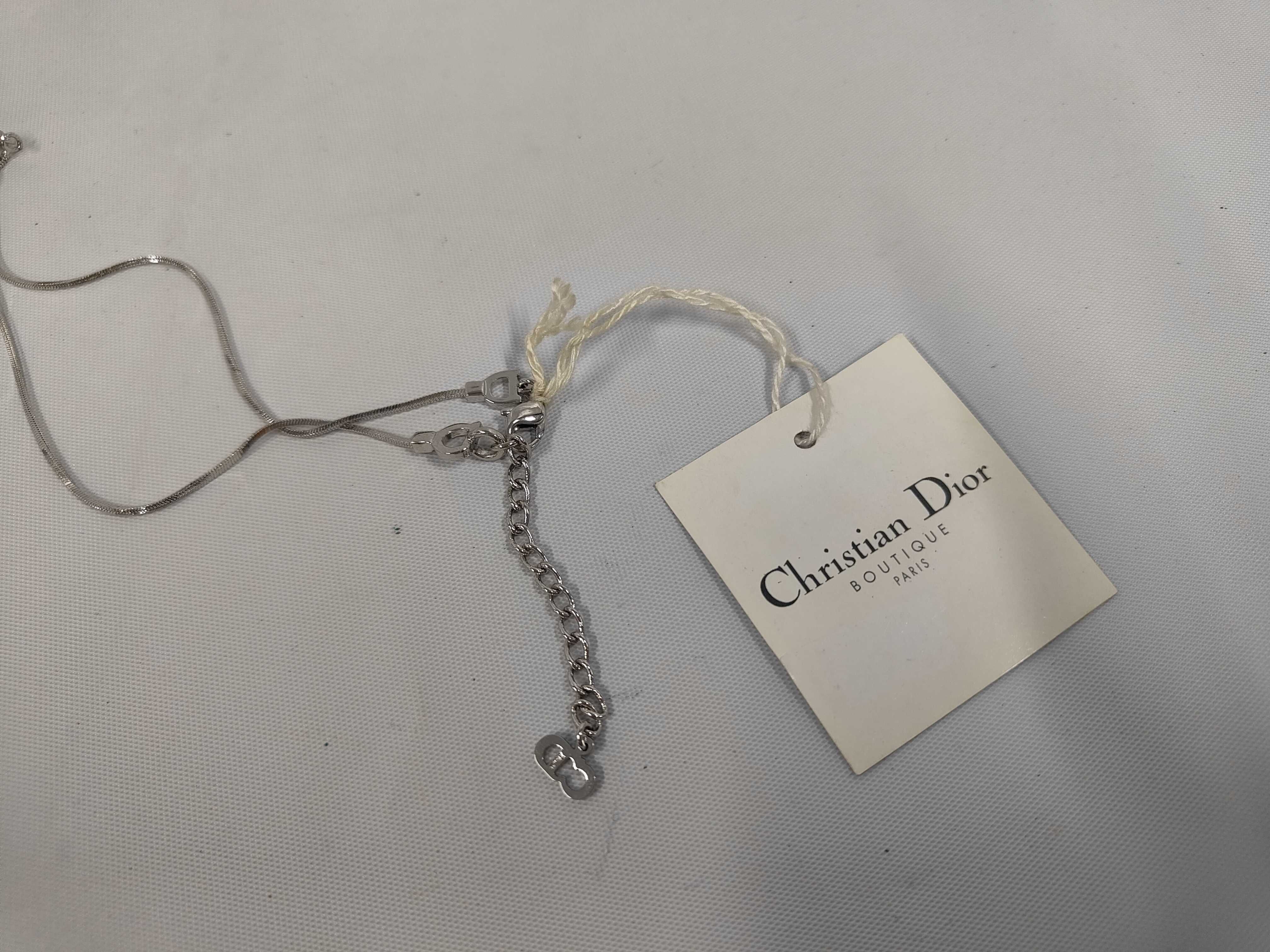 Hands of Love Cadena Necklace — view 5