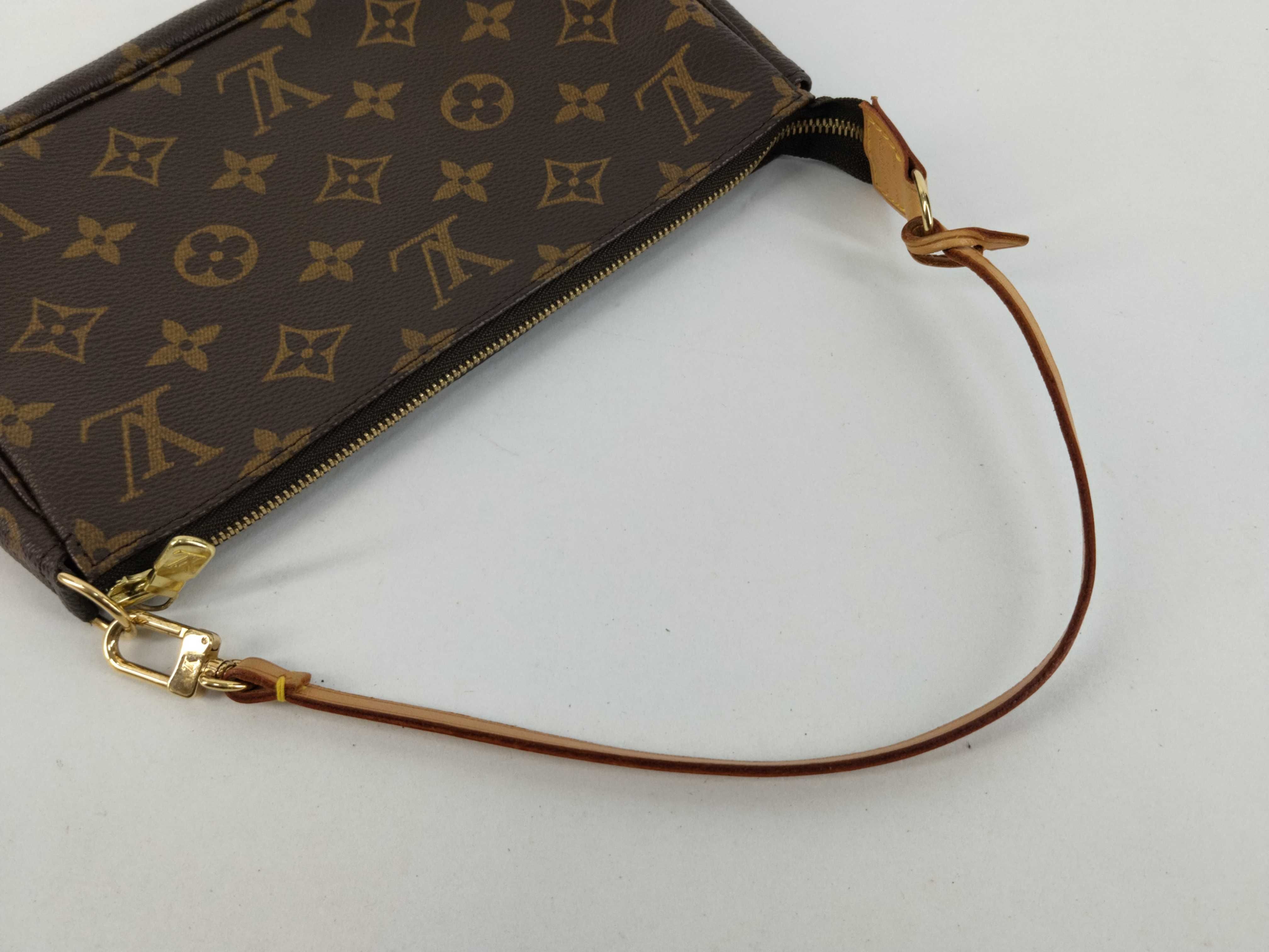 Monogram Louis Vuitton Monogram Pouch Pochette Accessoires M51980 Pouch — view 3