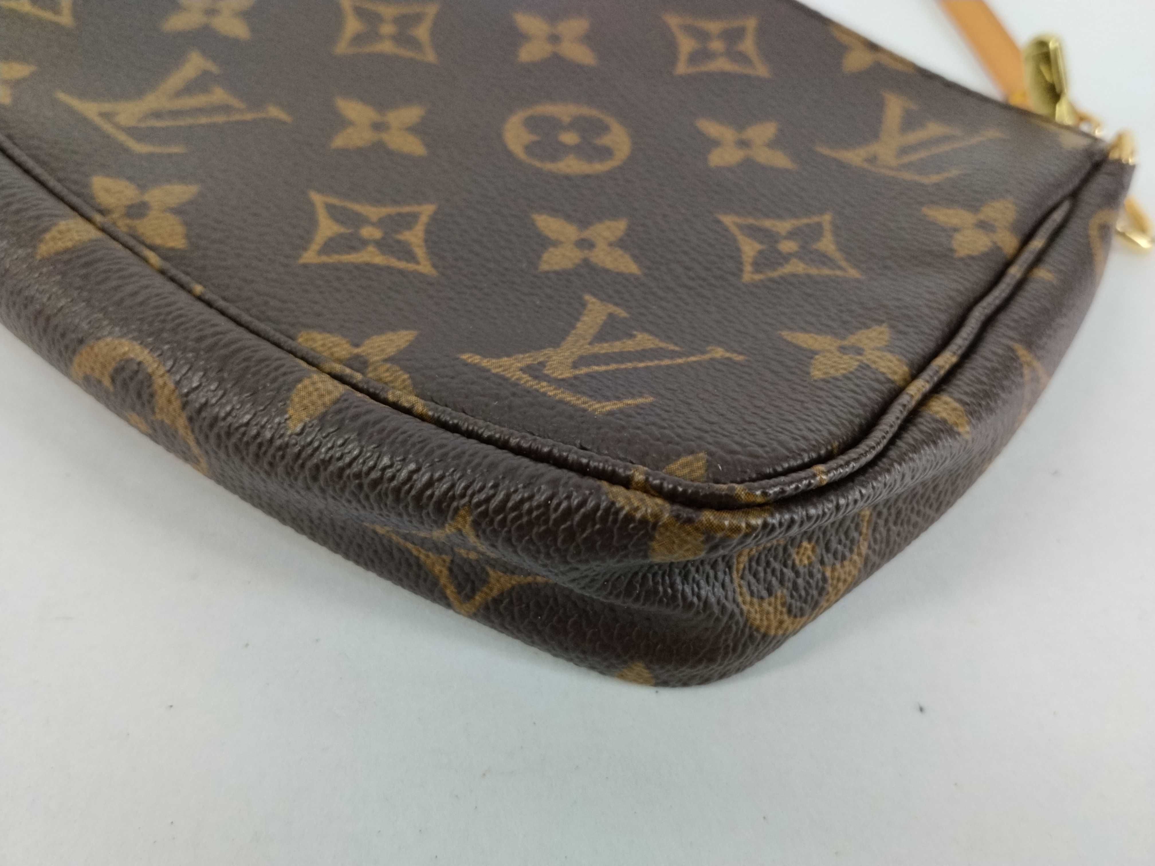 Monogram Louis Vuitton Monogram Pouch Pochette Accessoires M51980 Pouch — view 7