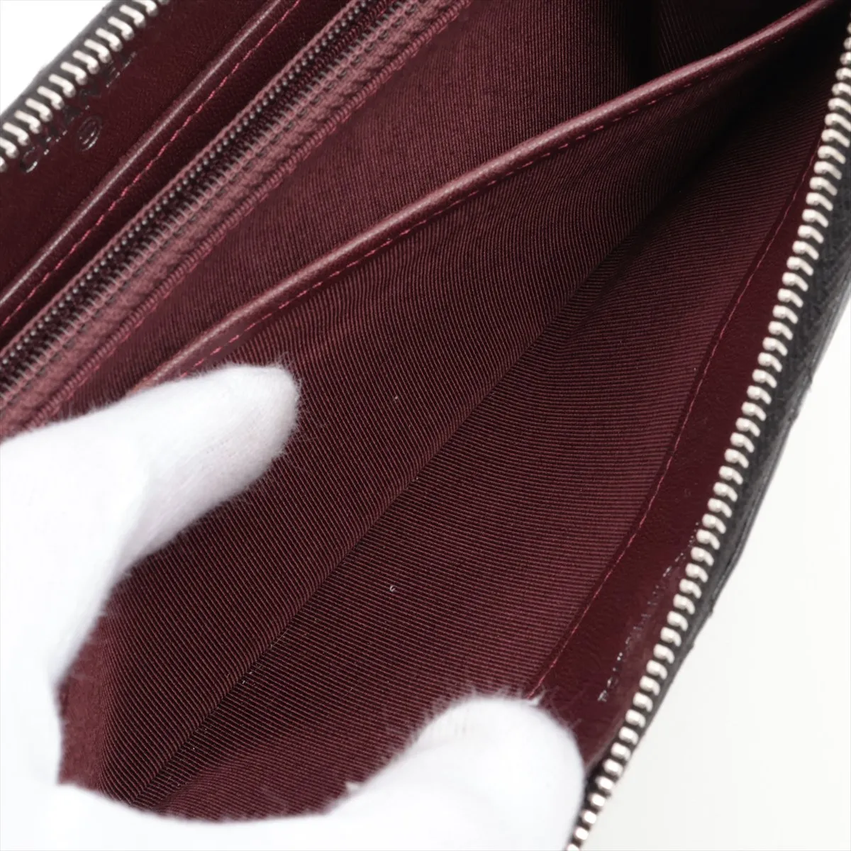 Matelassé Lambskin Round Zip Wallet, Black, Silver Hardware, 15966633 — view 8