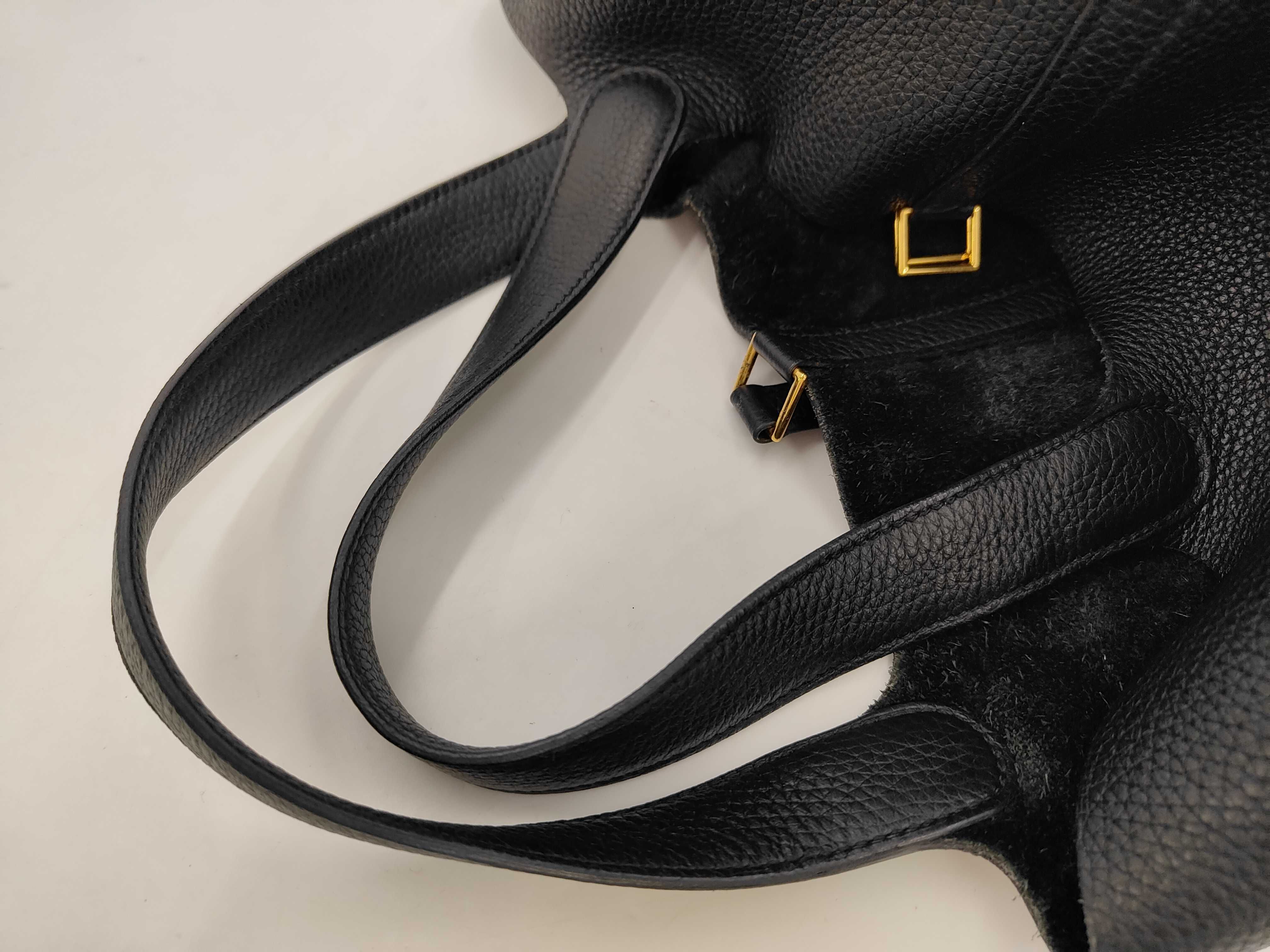 Picotin Lock MM Handbag, Gris Misty/Champagne Gold Hardware, Taurillon Clemence Leather, Y Stamp — view 5