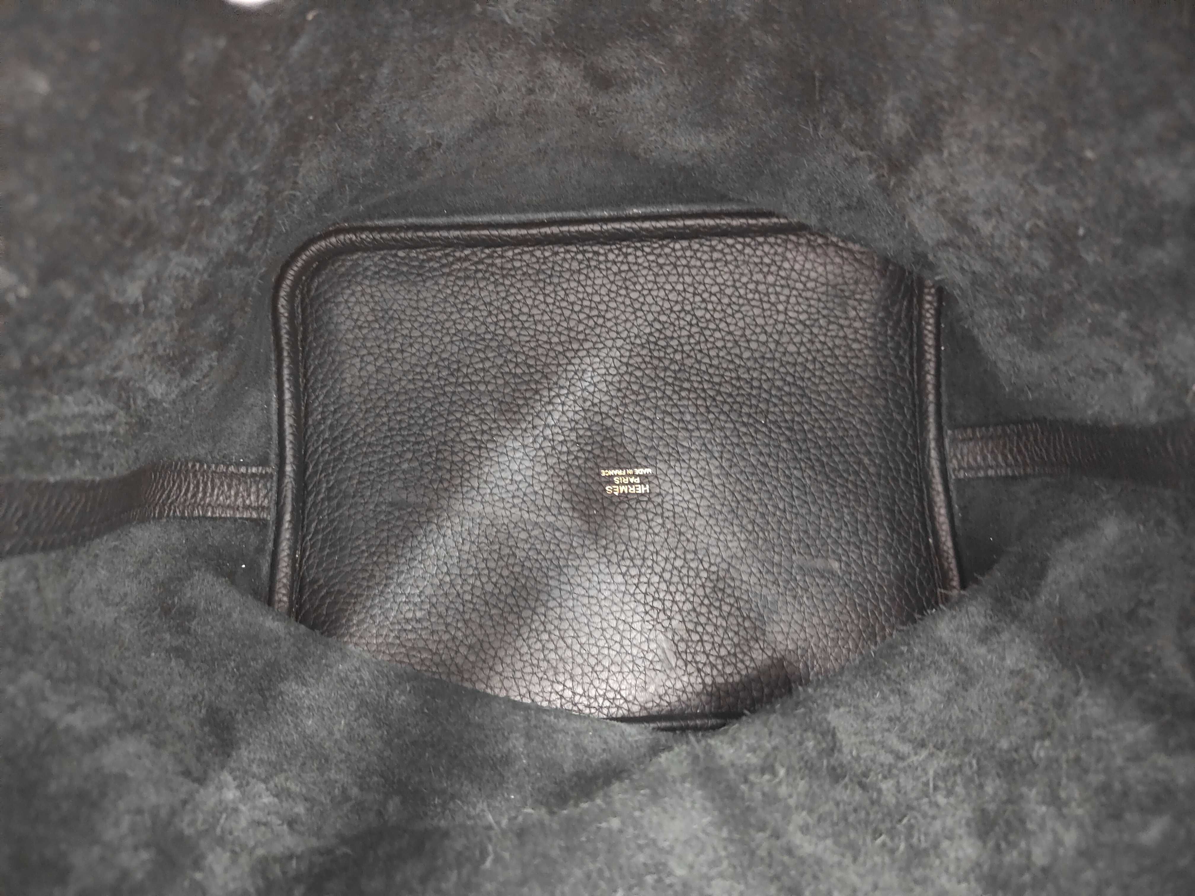 Picotin Lock MM Handbag, Gris Misty/Champagne Gold Hardware, Taurillon Clemence Leather, Y Stamp — view 8