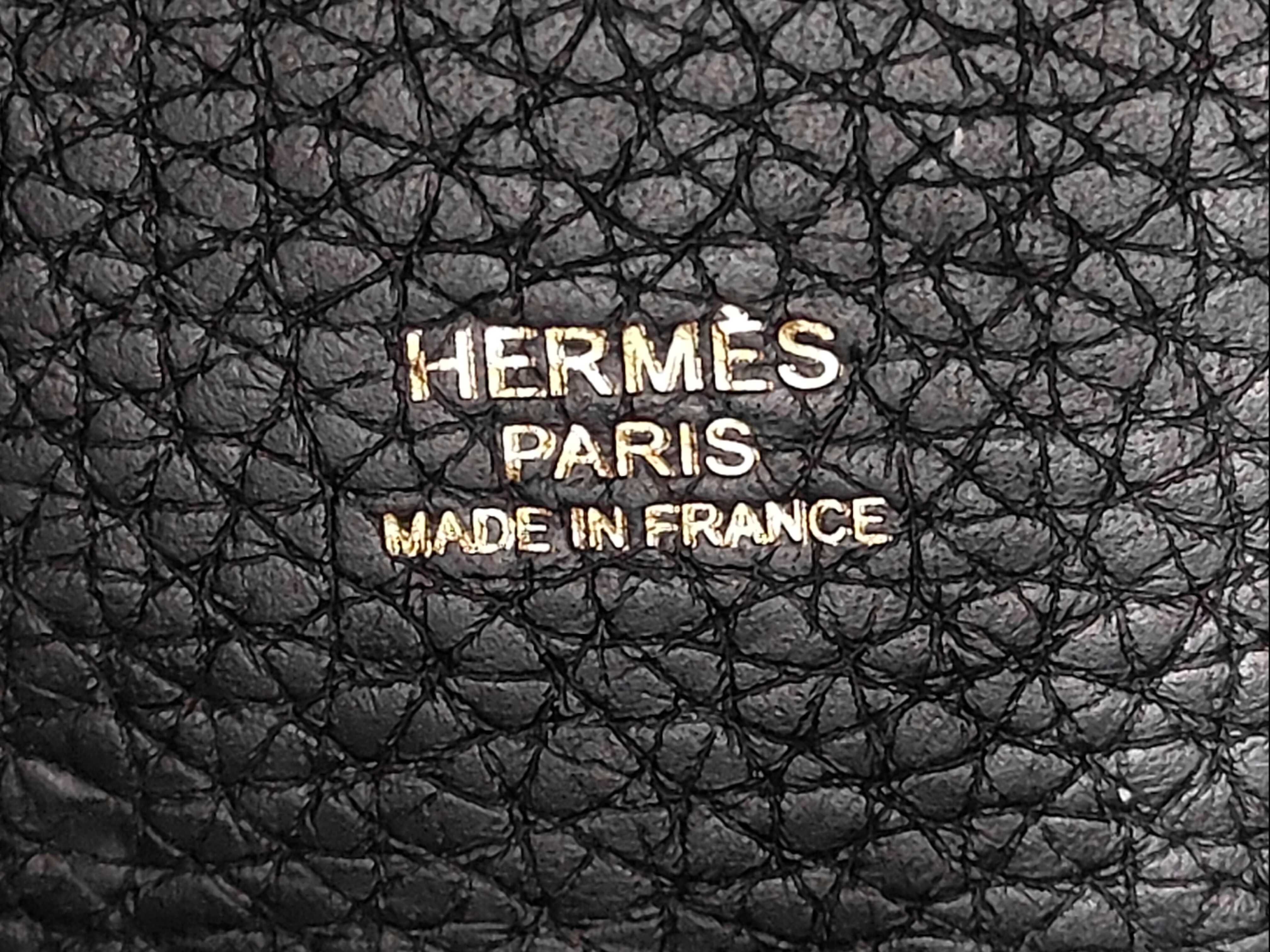 Picotin Lock MM Handbag, Gris Misty/Champagne Gold Hardware, Taurillon Clemence Leather, Y Stamp — view 9