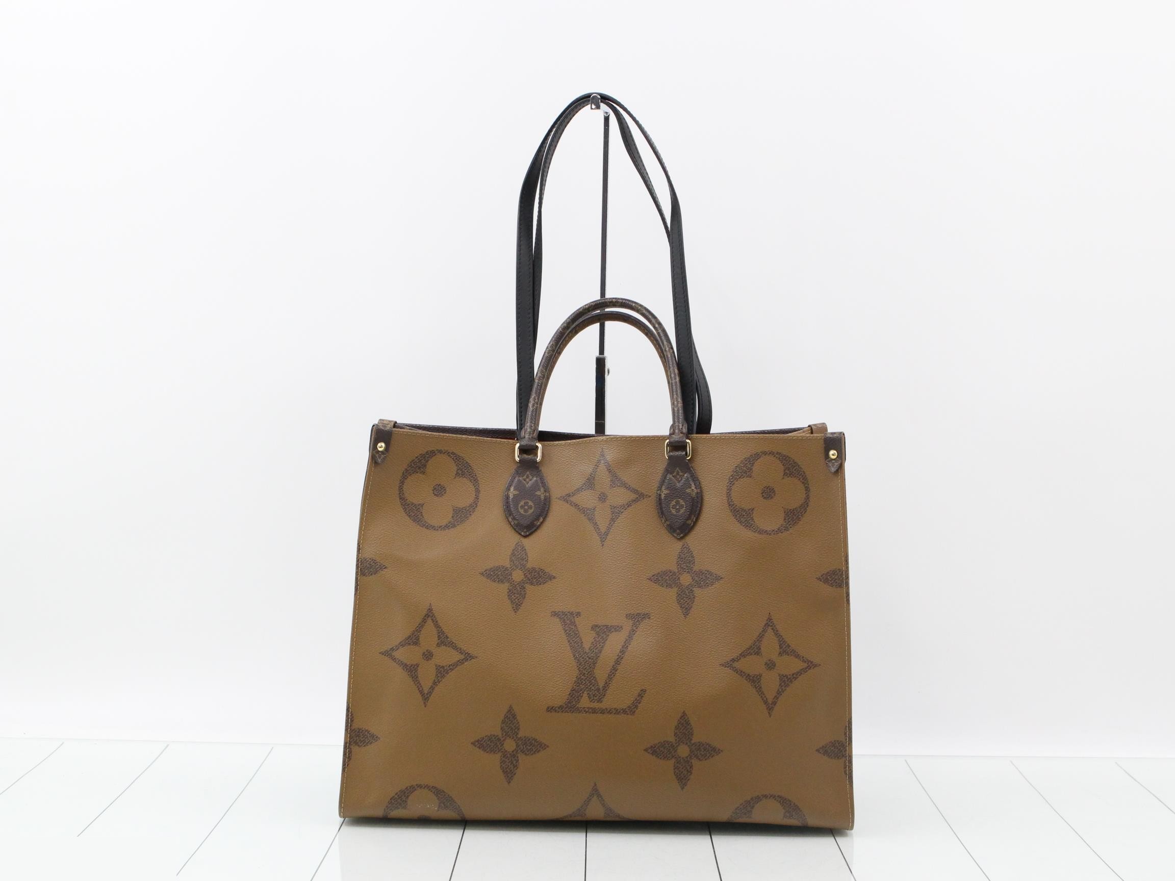 Monogram Giant Reverse OnTheGo GM 2-Way Tote Bag — view 2