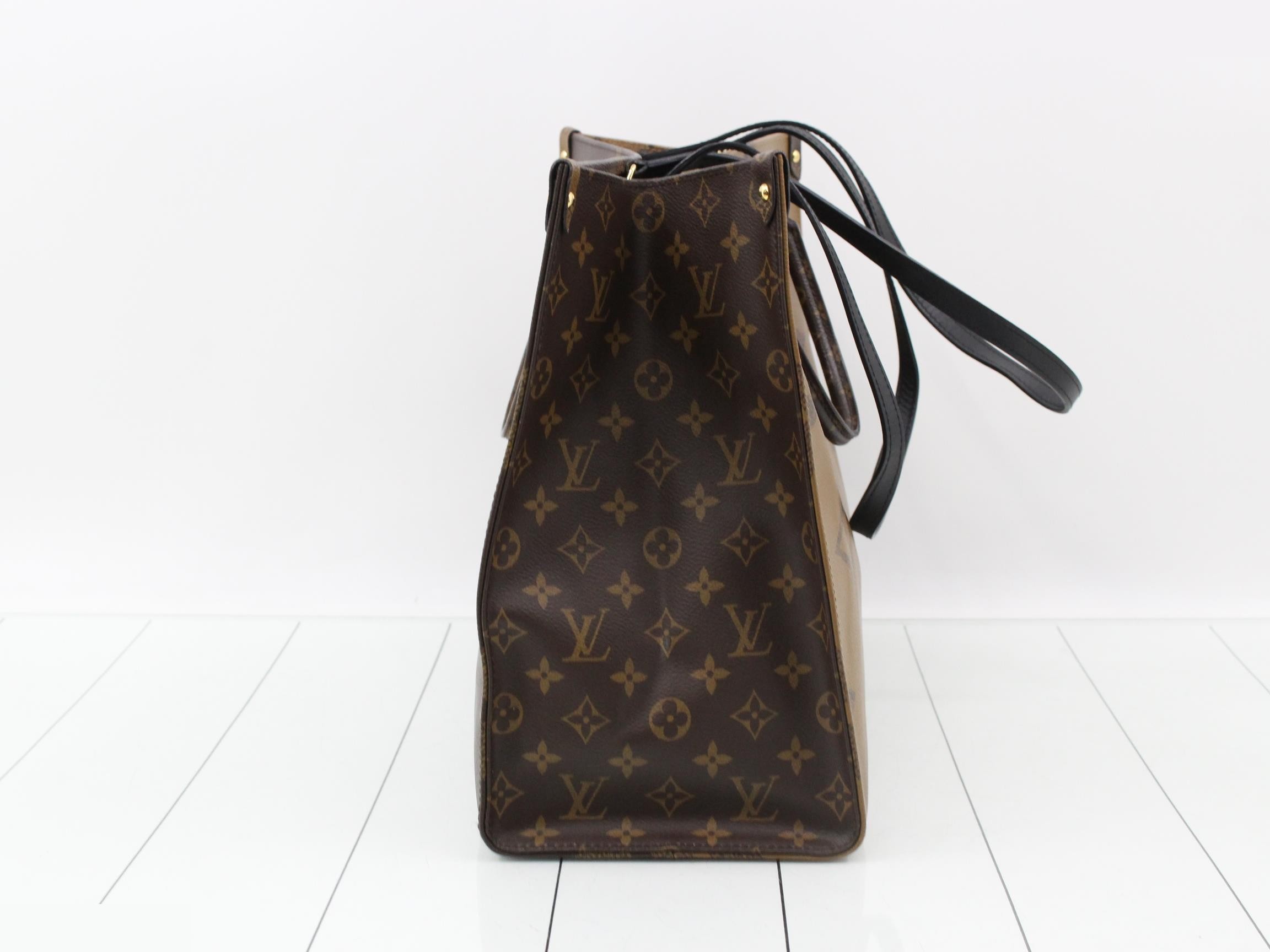 Monogram Giant Reverse OnTheGo GM 2-Way Tote Bag — view 3