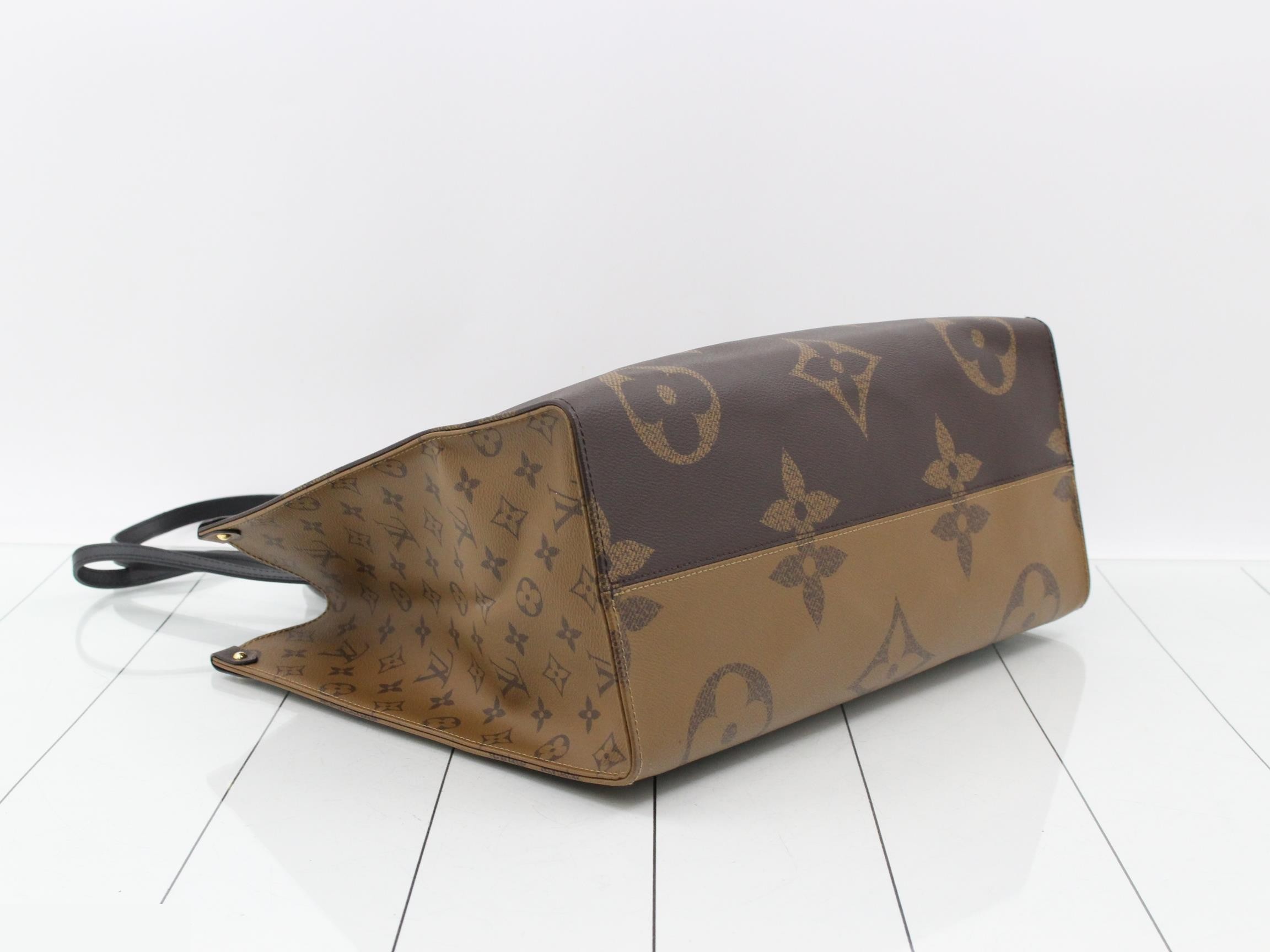 Monogram Giant Reverse OnTheGo GM 2-Way Tote Bag — view 5