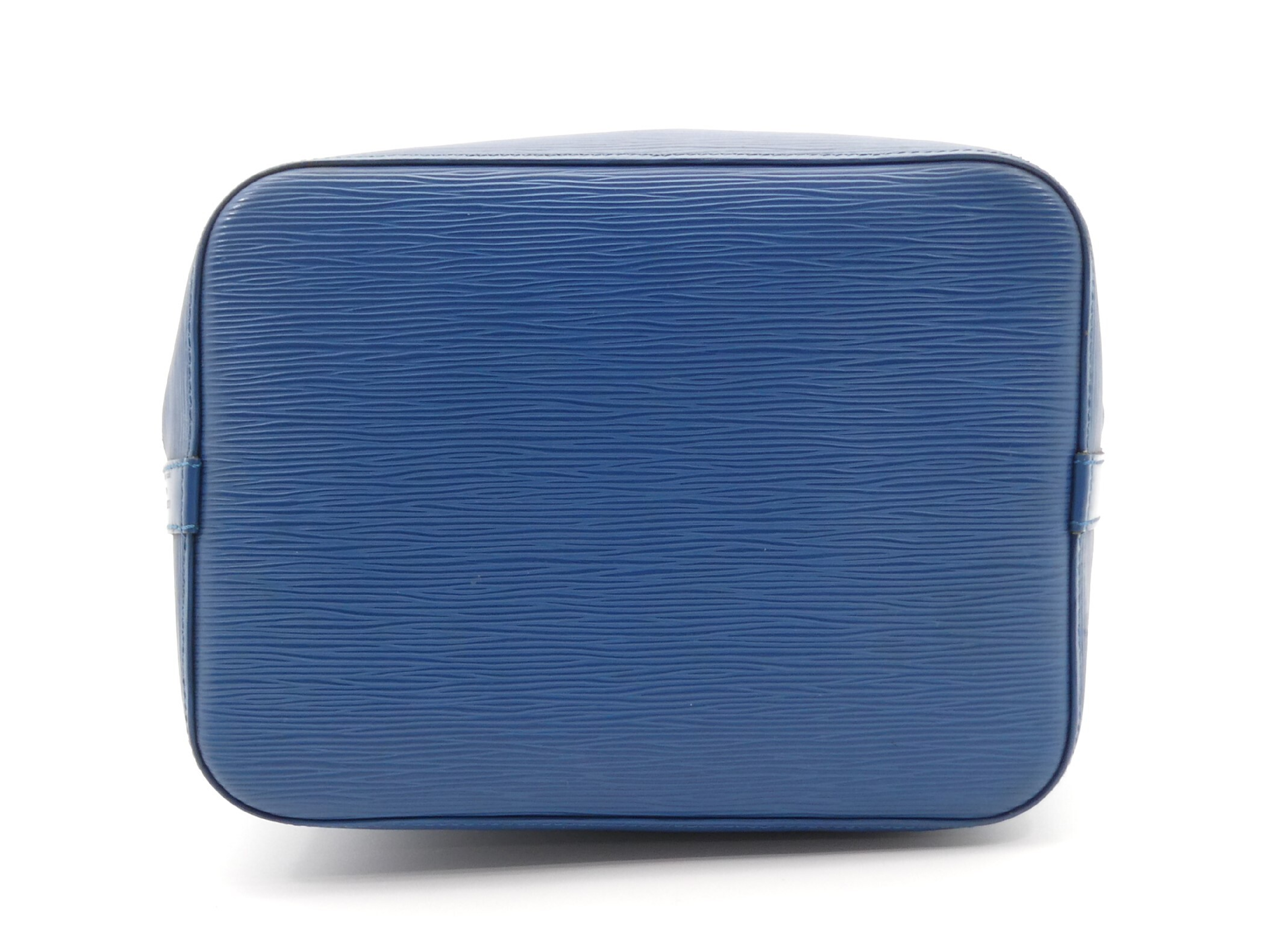 Epi Petit Noé Shoulder Bag — view 5