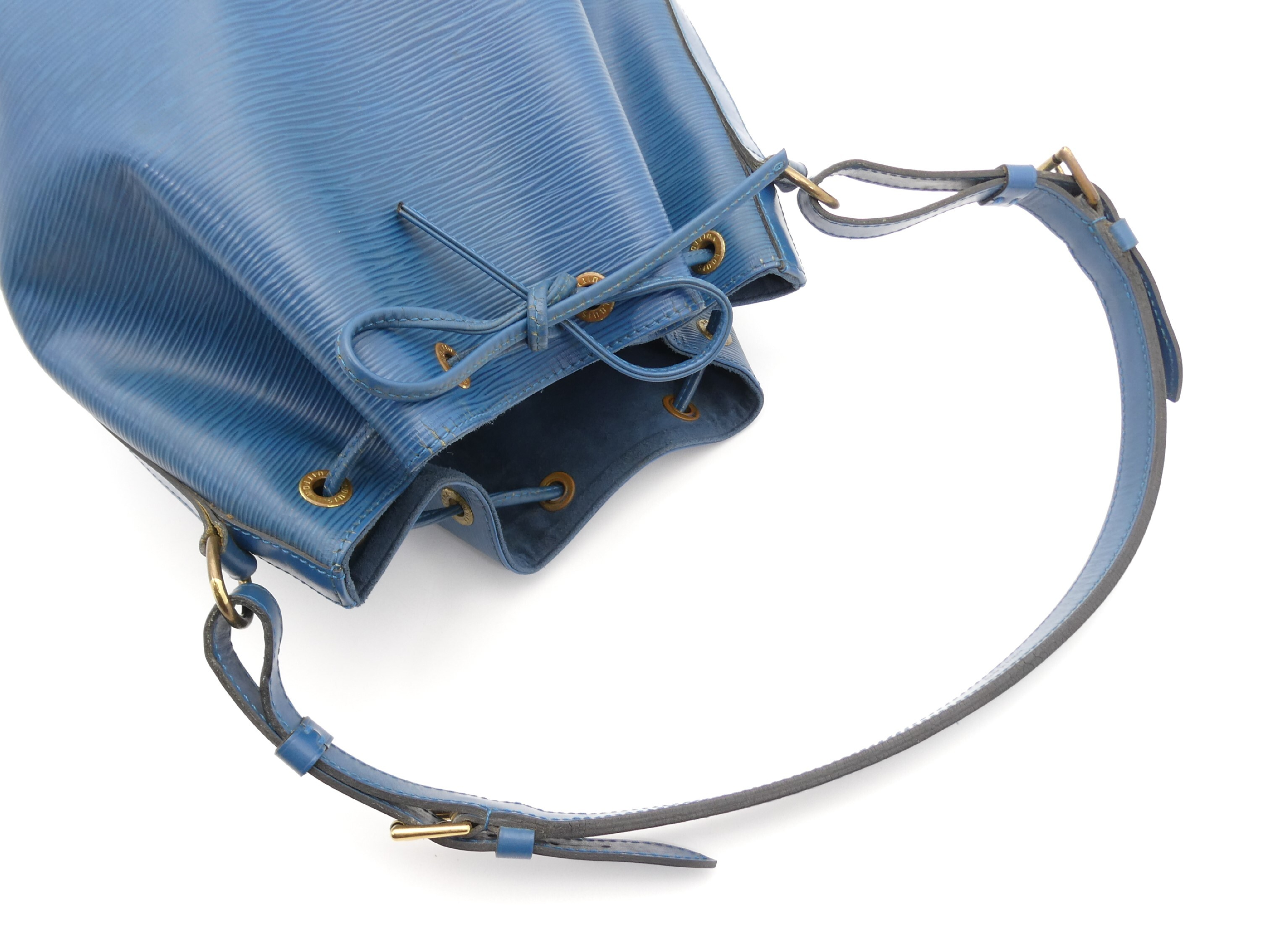 Epi Petit Noé Shoulder Bag — view 6