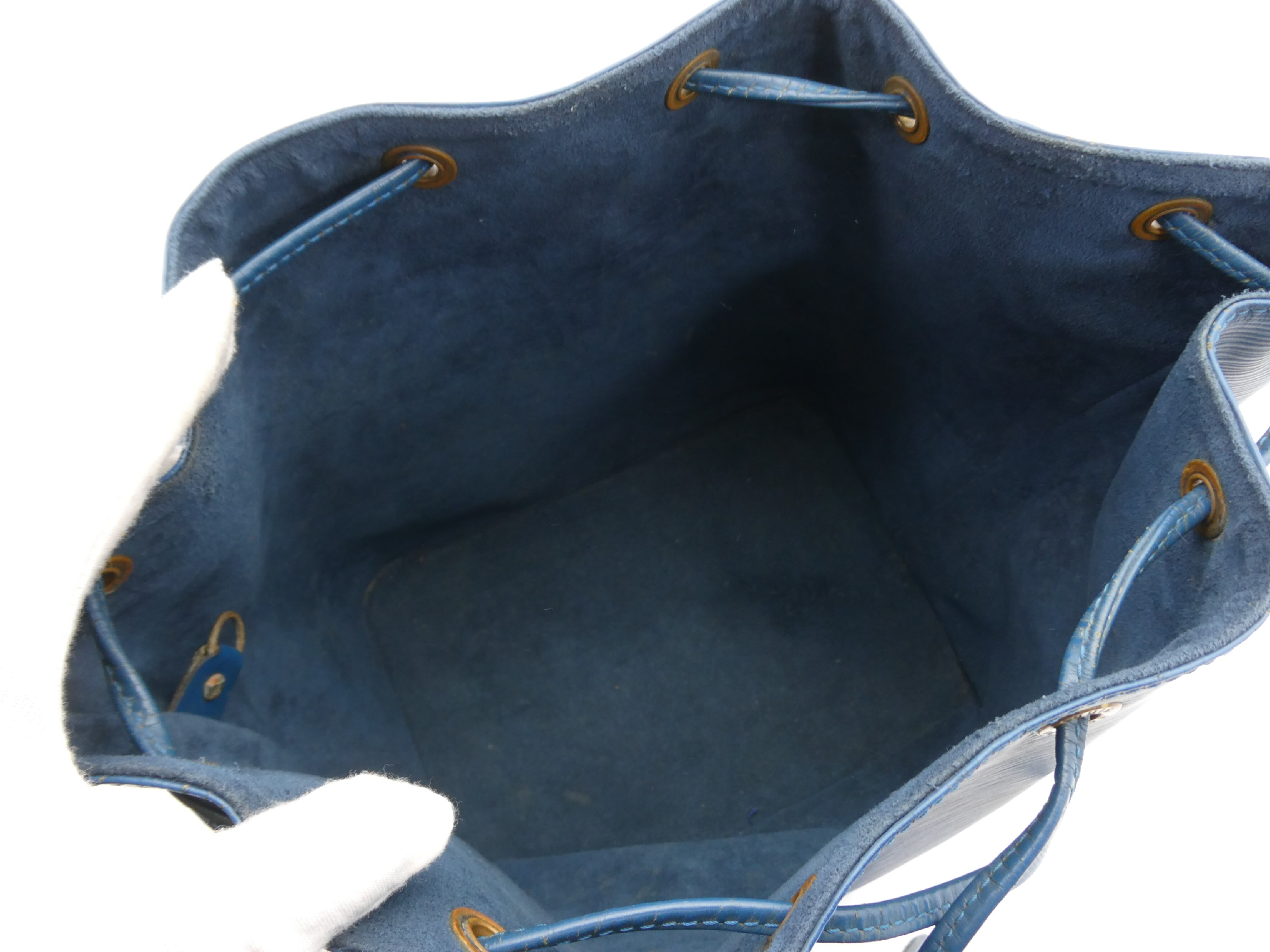 Epi Petit Noé Shoulder Bag — view 7
