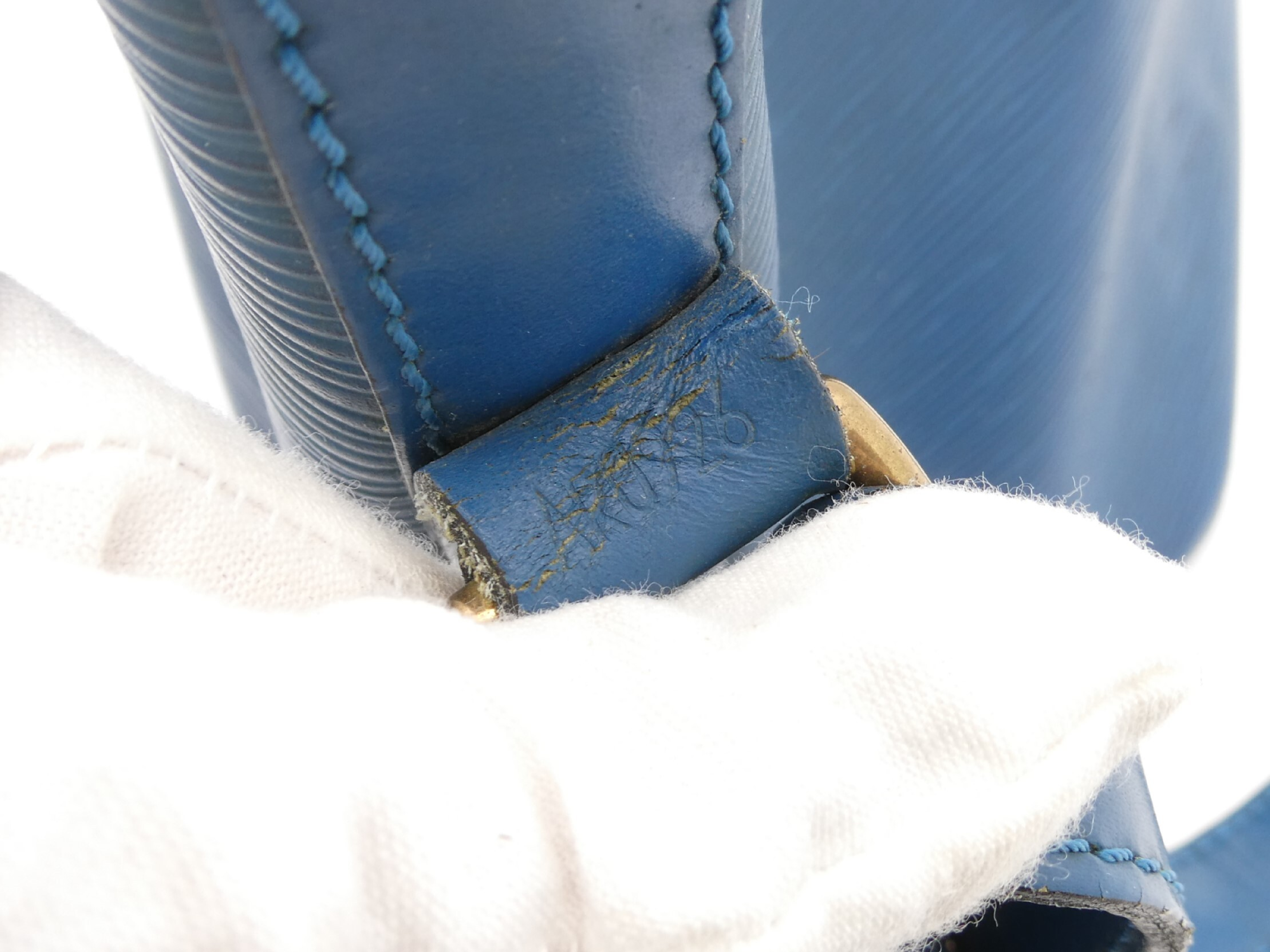 Epi Petit Noé Shoulder Bag — view 9