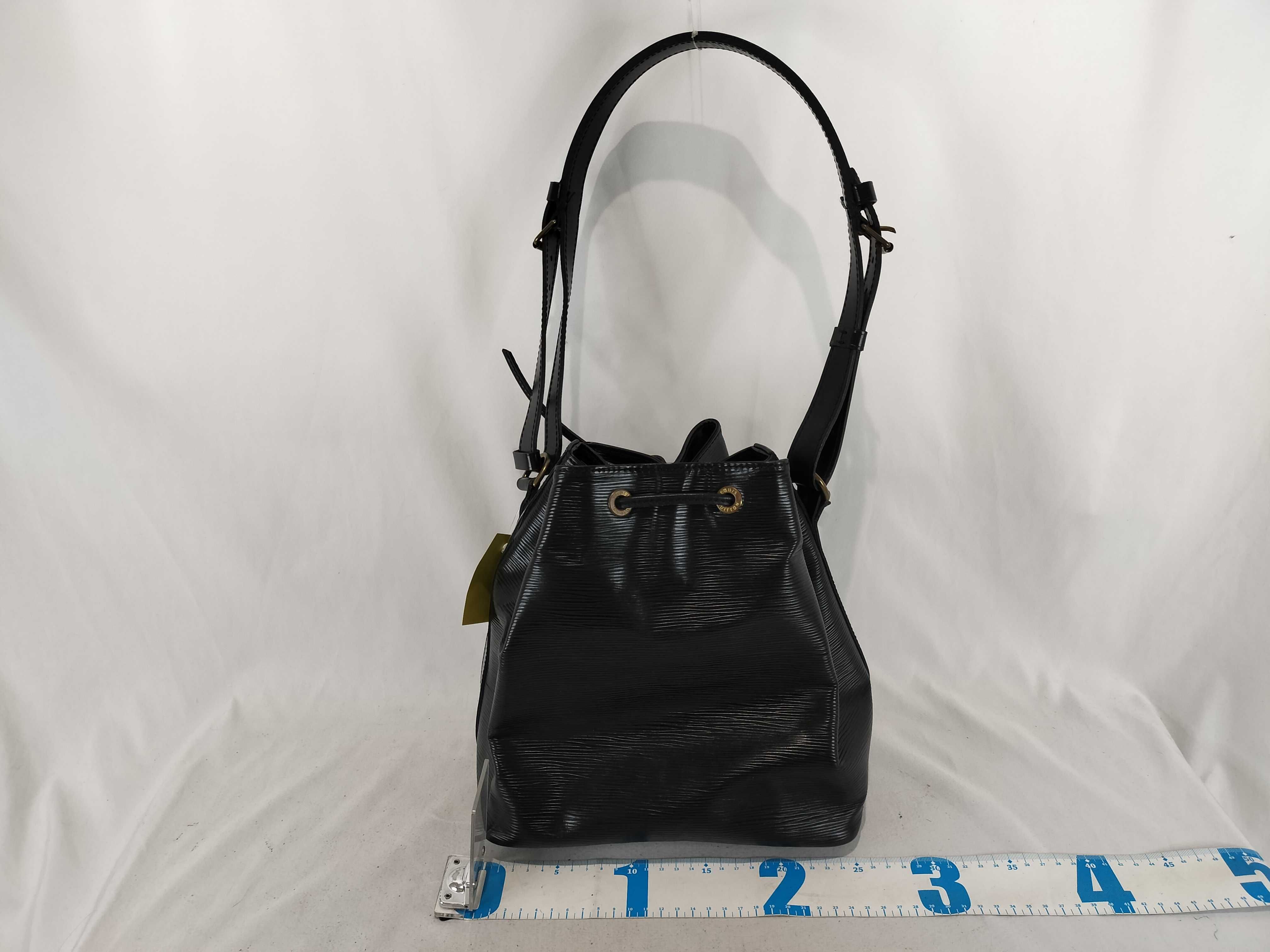 Epi Petit Noé Black Shoulder Bag — view 2