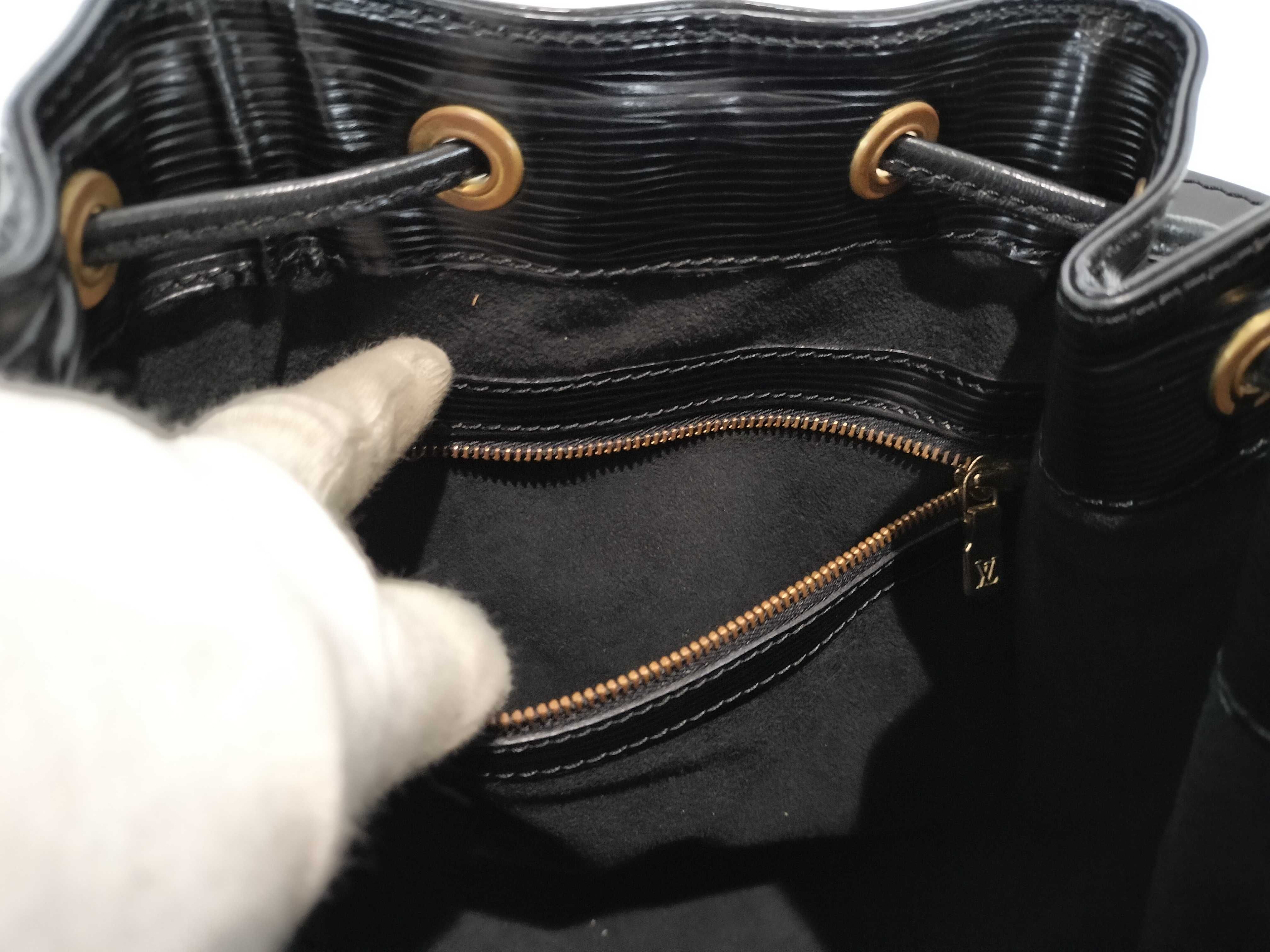 Epi Petit Noé Black Shoulder Bag — view 11