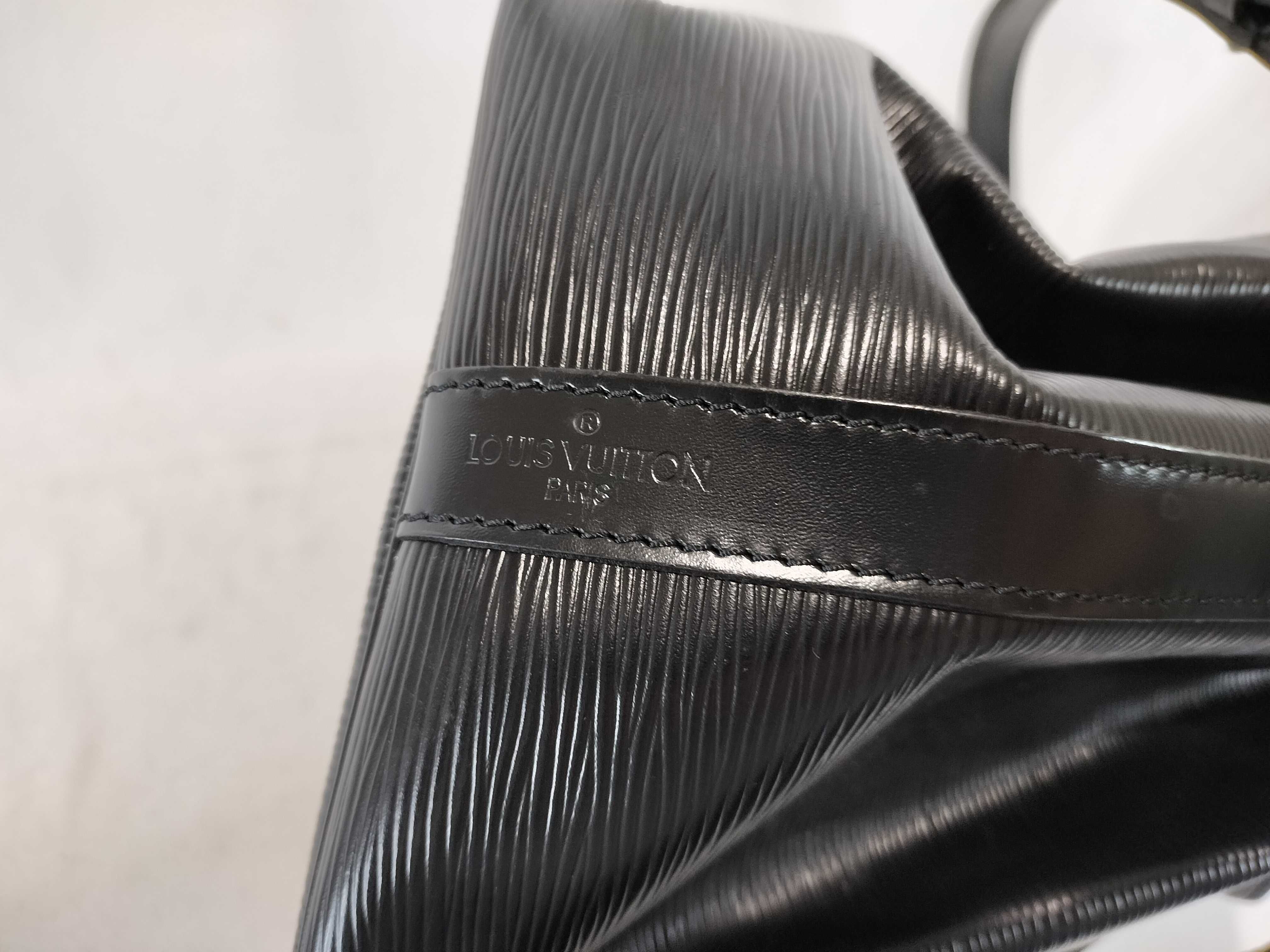 Epi Petit Noé Black Shoulder Bag — view 13