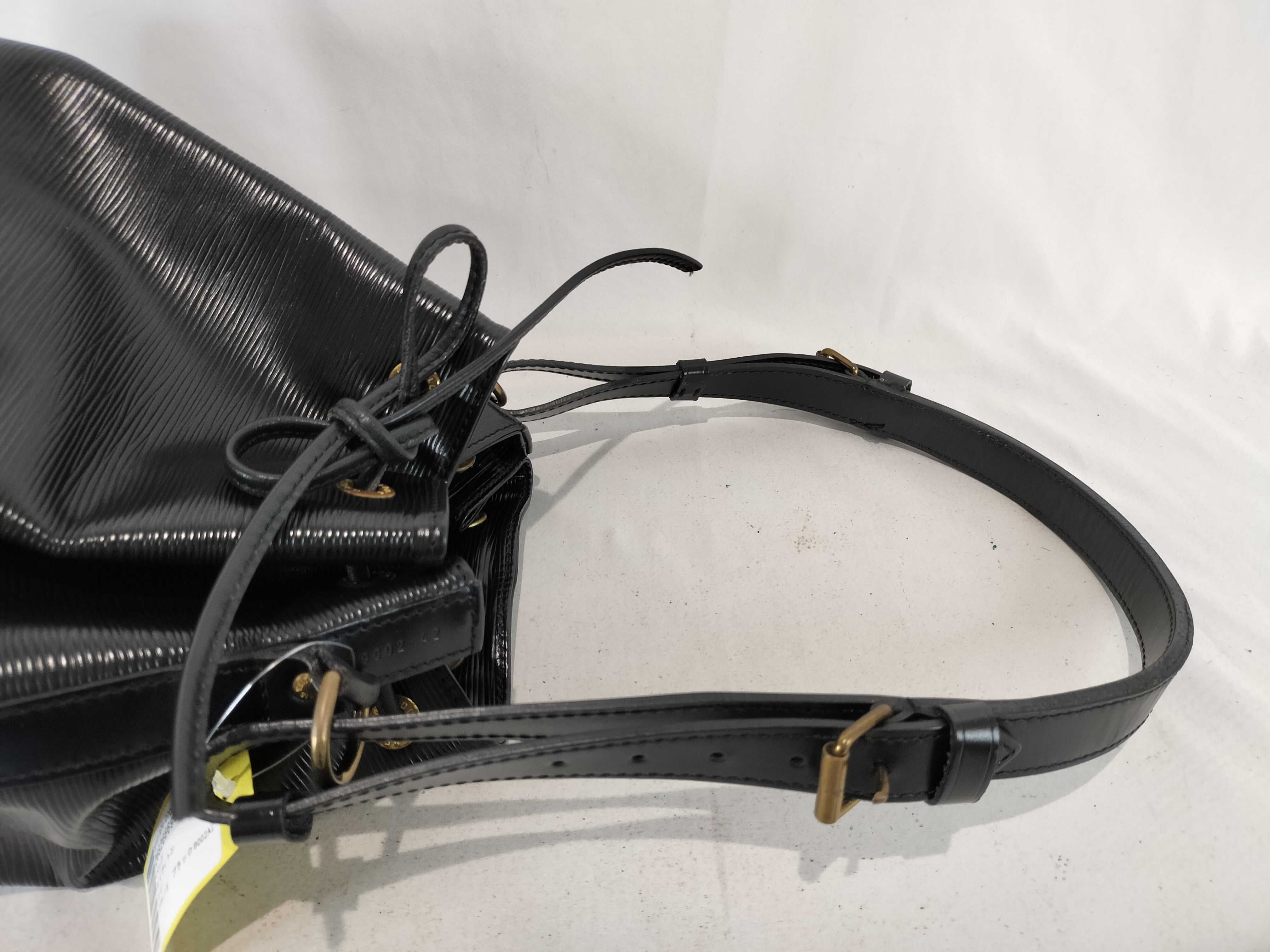 Epi Petit Noé Black Shoulder Bag — view 3