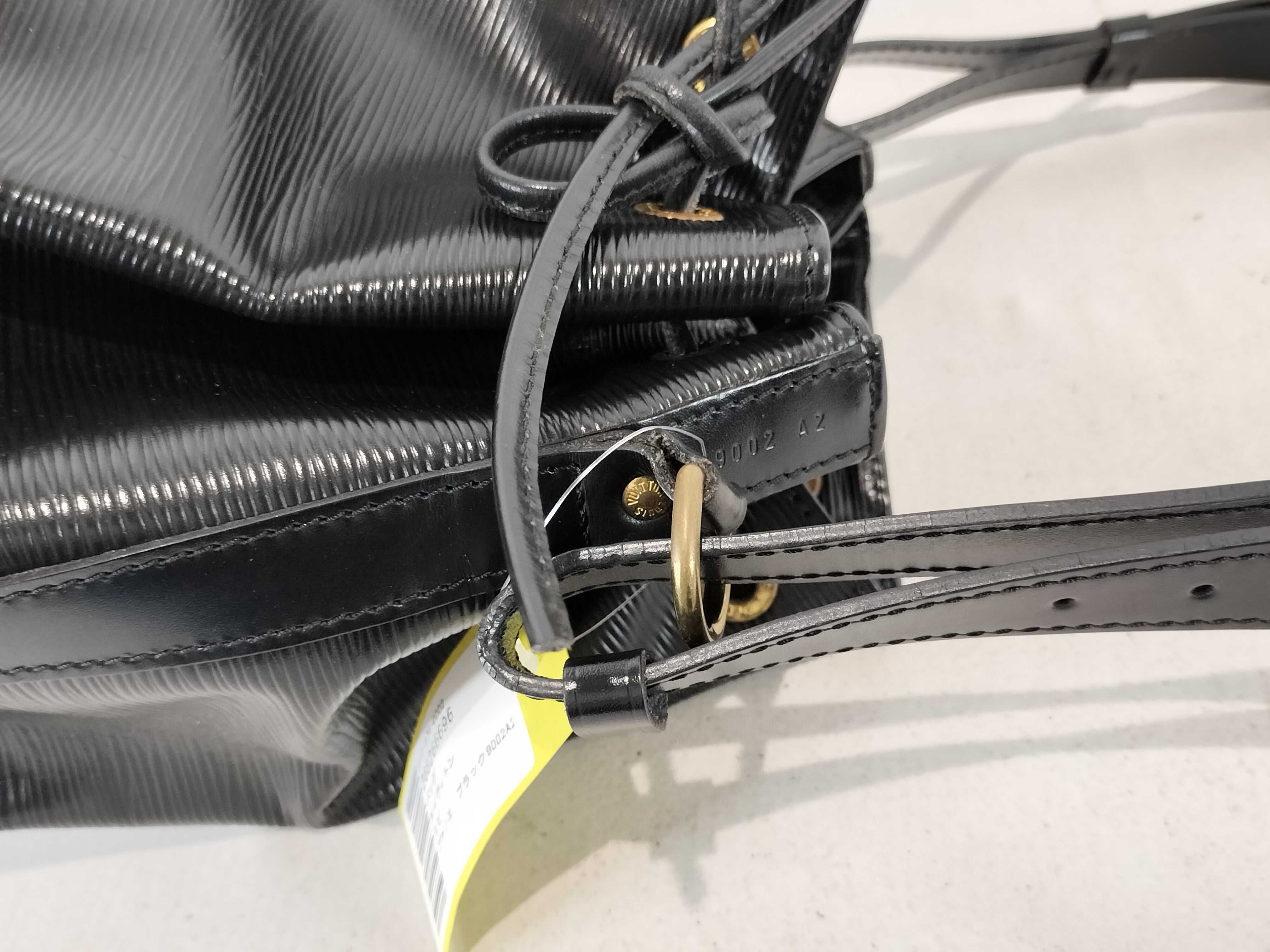 Epi Petit Noé Black Shoulder Bag — view 5