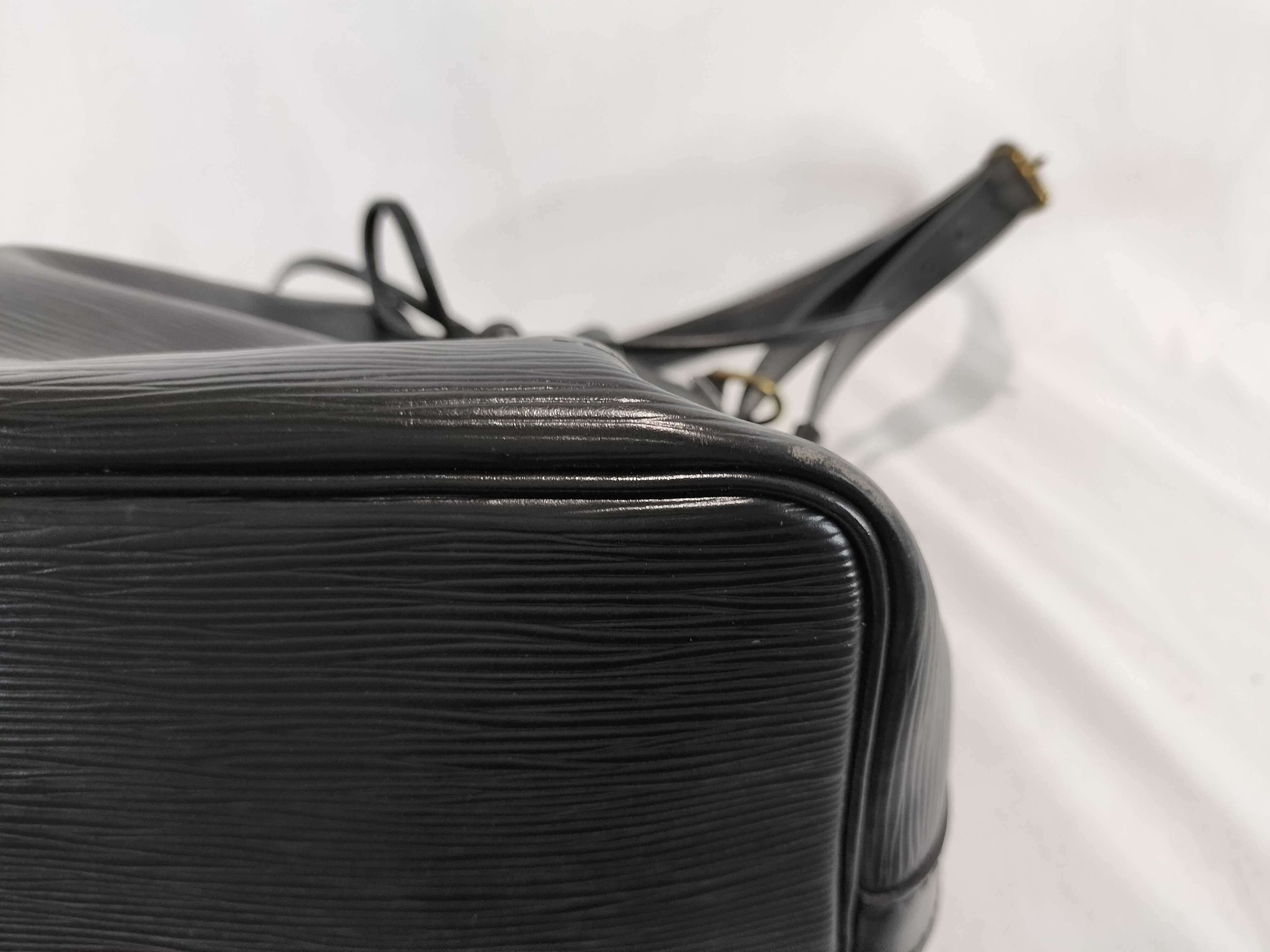 Epi Petit Noé Black Shoulder Bag — view 6