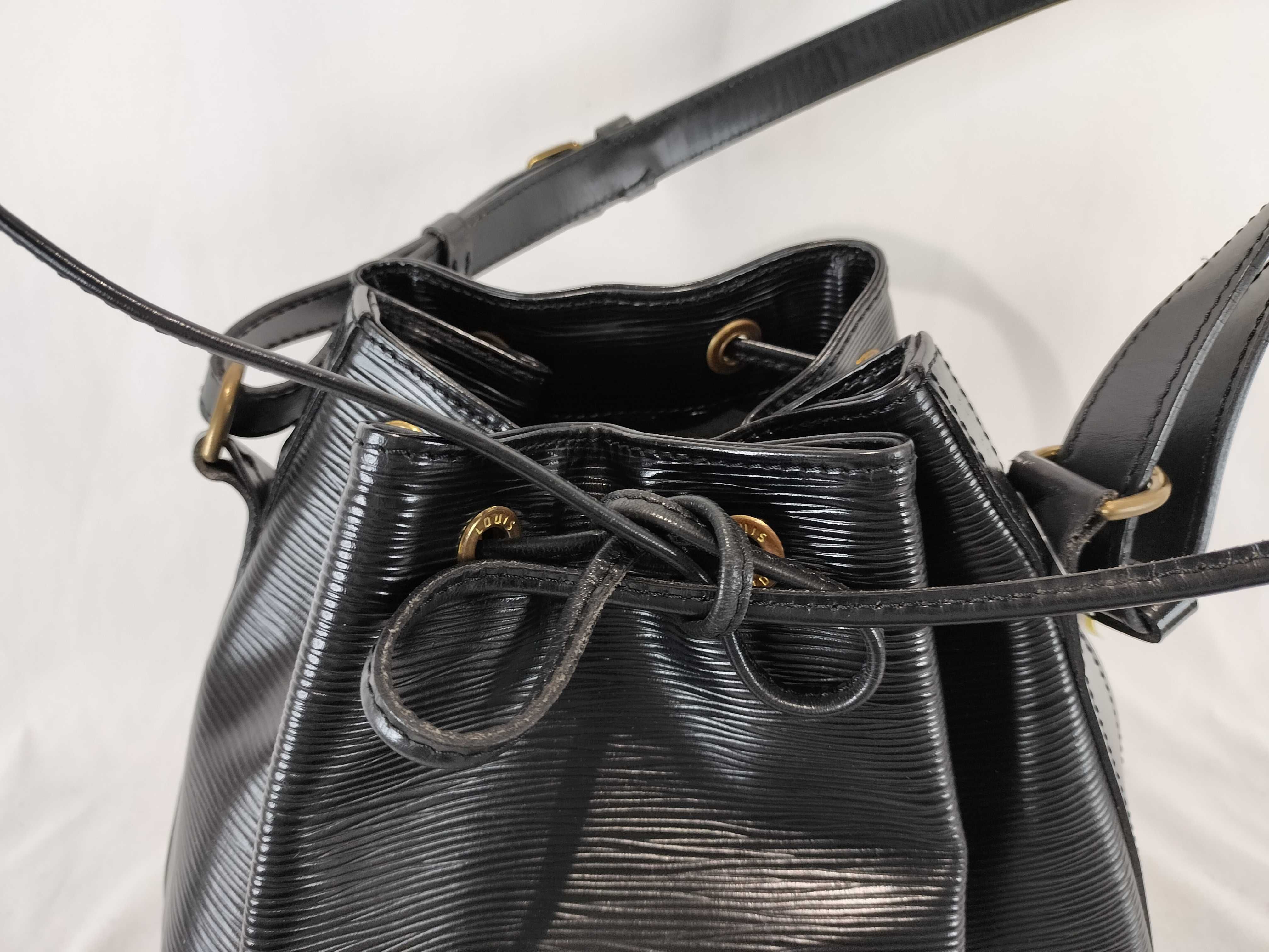 Epi Petit Noé Black Shoulder Bag — view 8