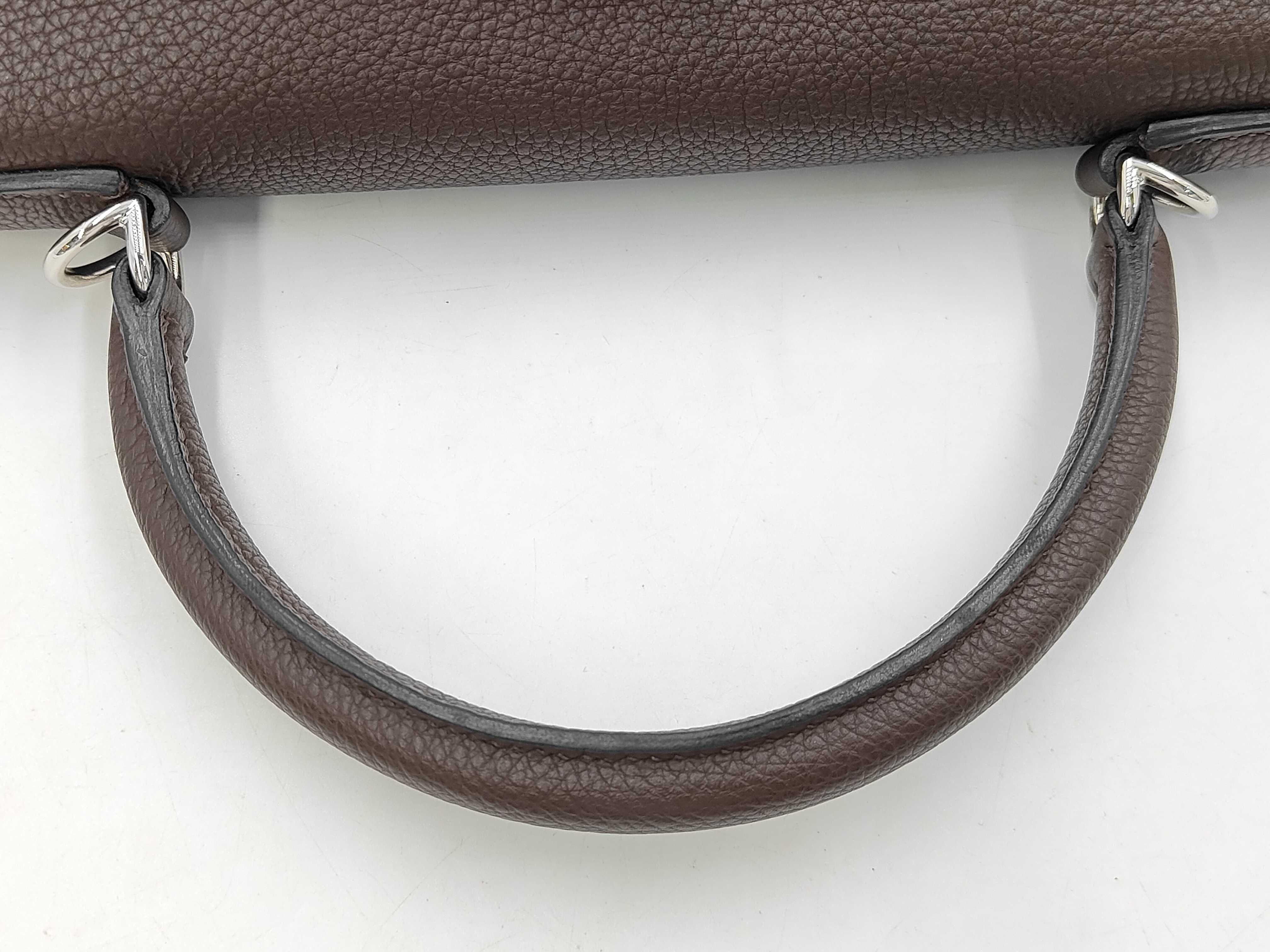 Kelly 28, 2-way bag, Togo leather, Havana finish, silver hardware, H stamp, includes dust bag, strap, clochette, key, and 2 keys. Dimensions: 28 x 19 x 12 cm, shoulder strap approximately 90 cm. Handbag. — view 6