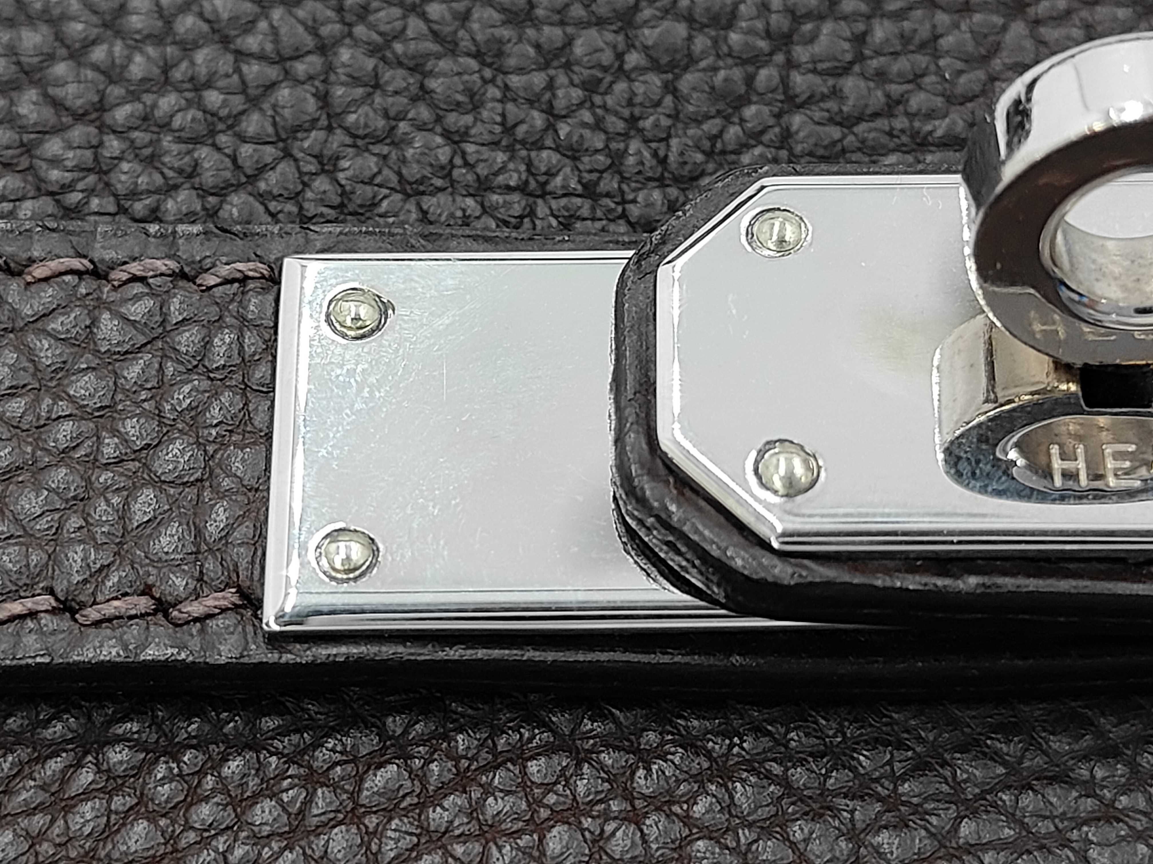 Kelly 28, 2-way bag, Togo leather, Havana finish, silver hardware, H stamp, includes dust bag, strap, clochette, key, and 2 keys. Dimensions: 28 x 19 x 12 cm, shoulder strap approximately 90 cm. Handbag. — view 9