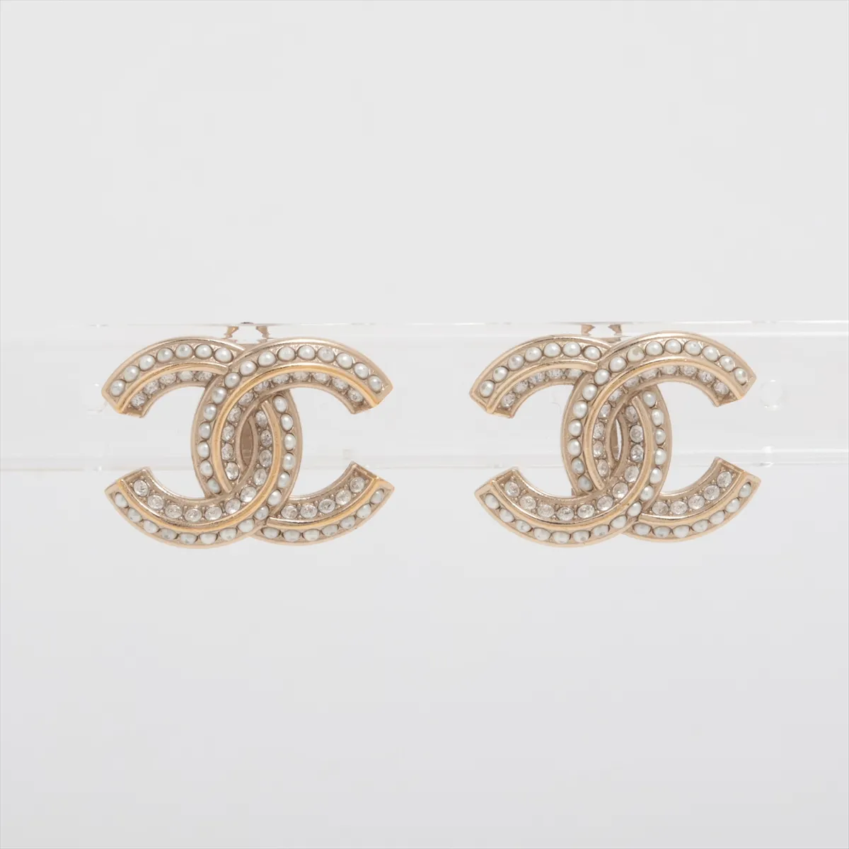 Coco Mark B20A Earrings (Pair) GP x Rhinestone x Faux Pearl Gold. Shows signs of wear: