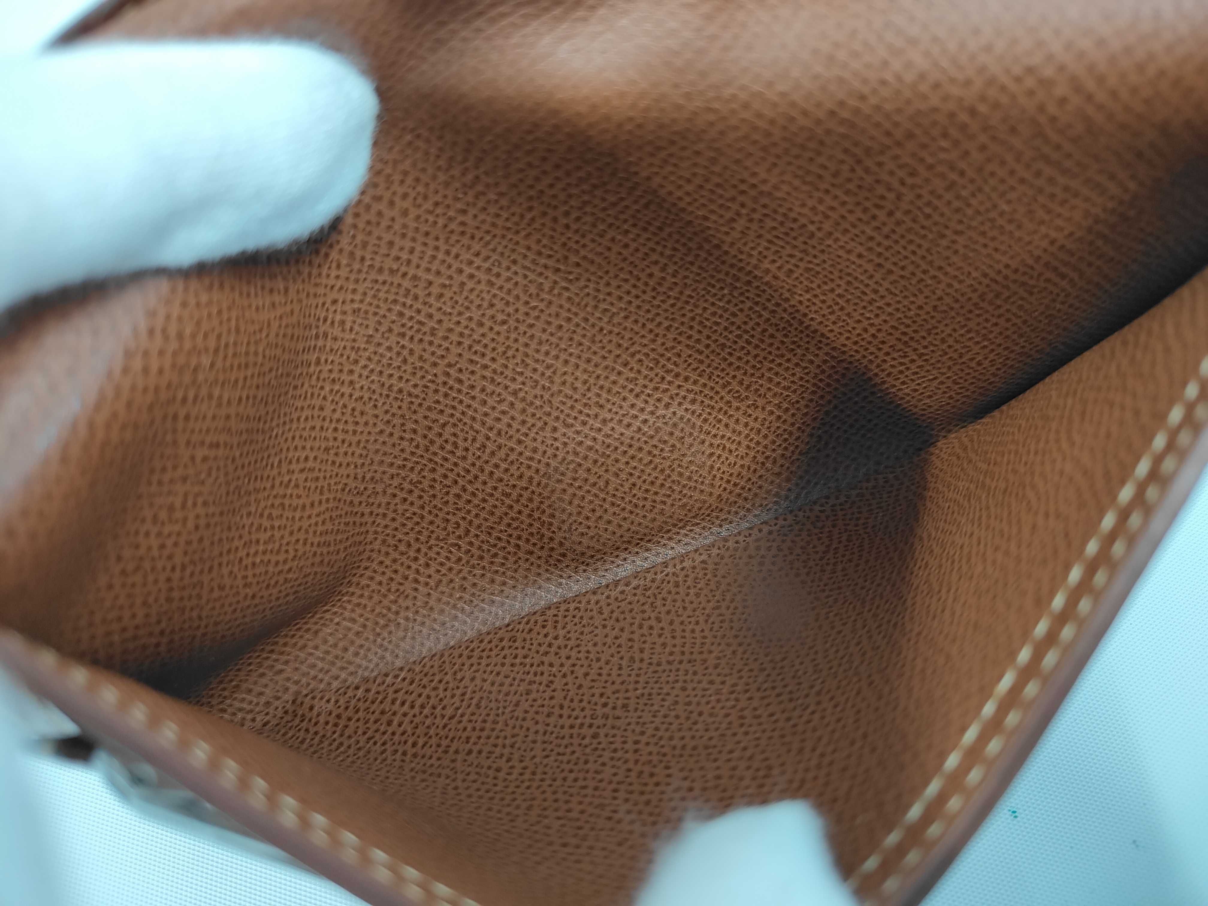 Bearn Classic wallet, stamped F, silver hardware. — view 11