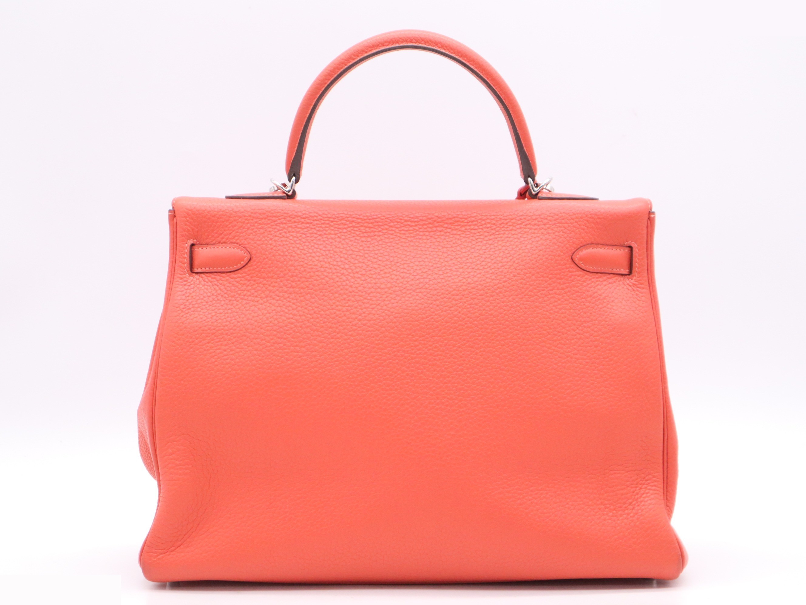 Taurillon Clemence Kelly 35, Red, includes shoulder strap, padlock, and two keys. — view 2