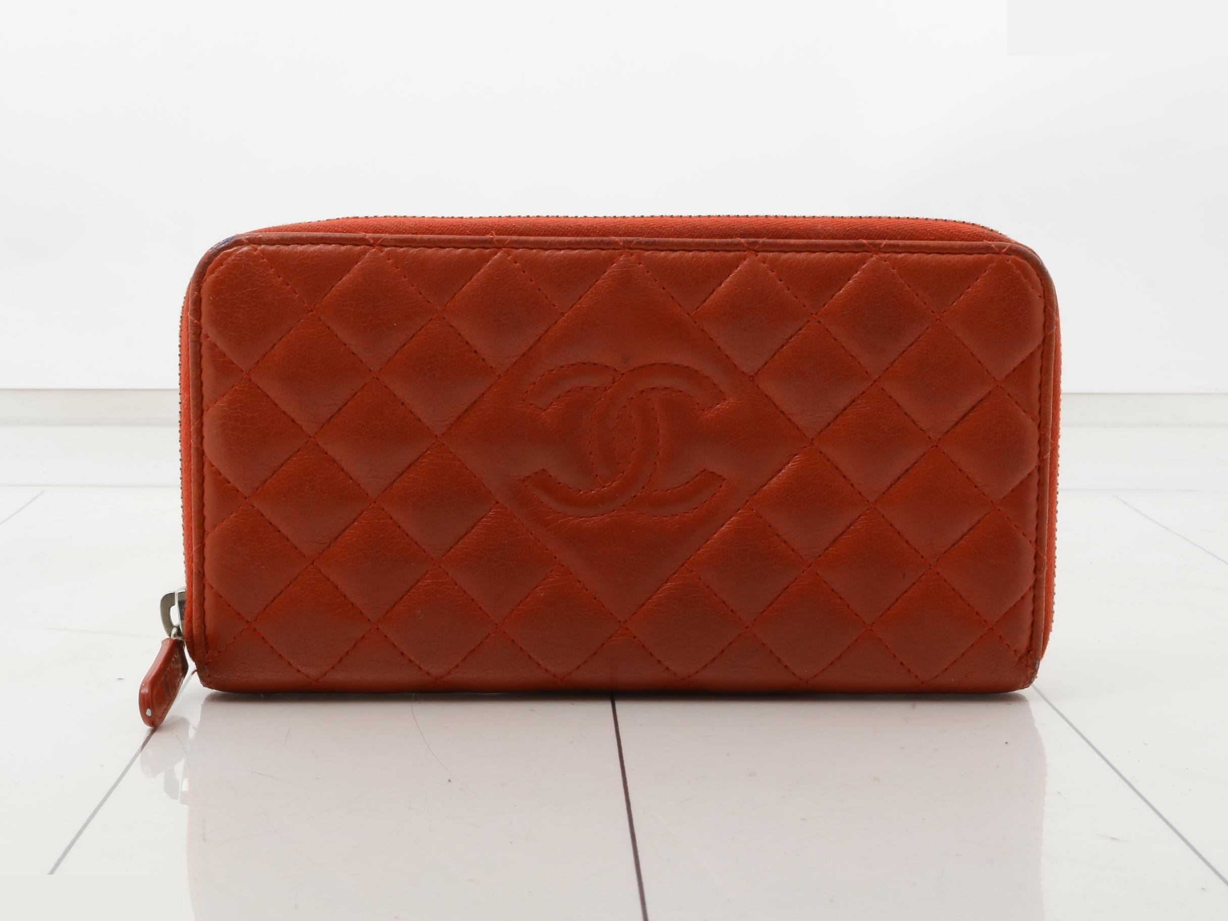 Zip wallet, lambskin, red, S-shaped hardware