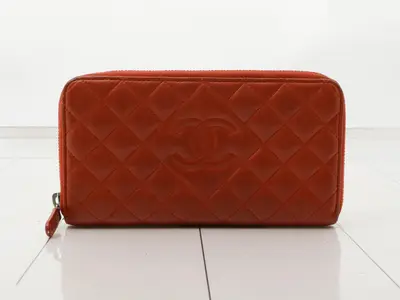 Zip wallet, lambskin, red, S-shaped hardware