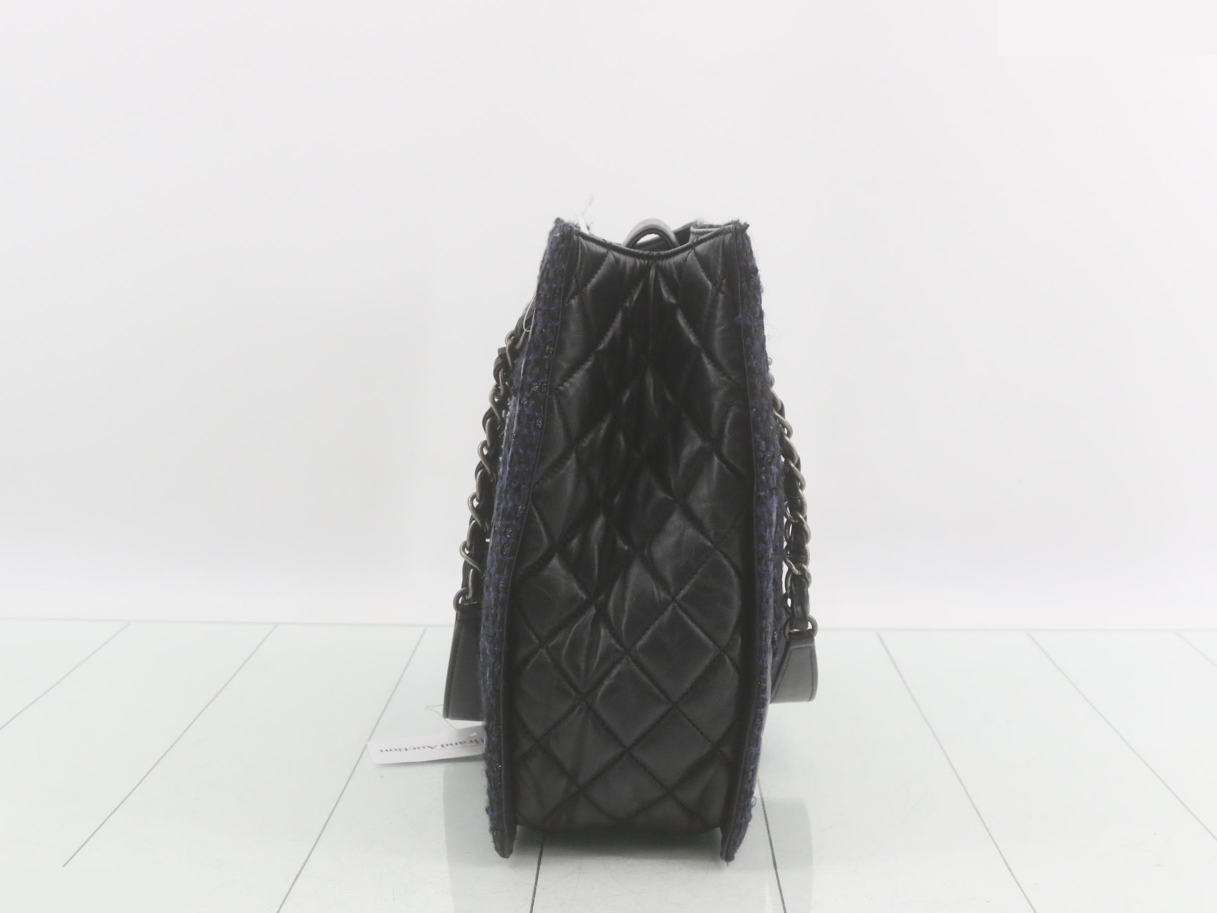 Matelassé (bag) - Shoulder bag — view 3