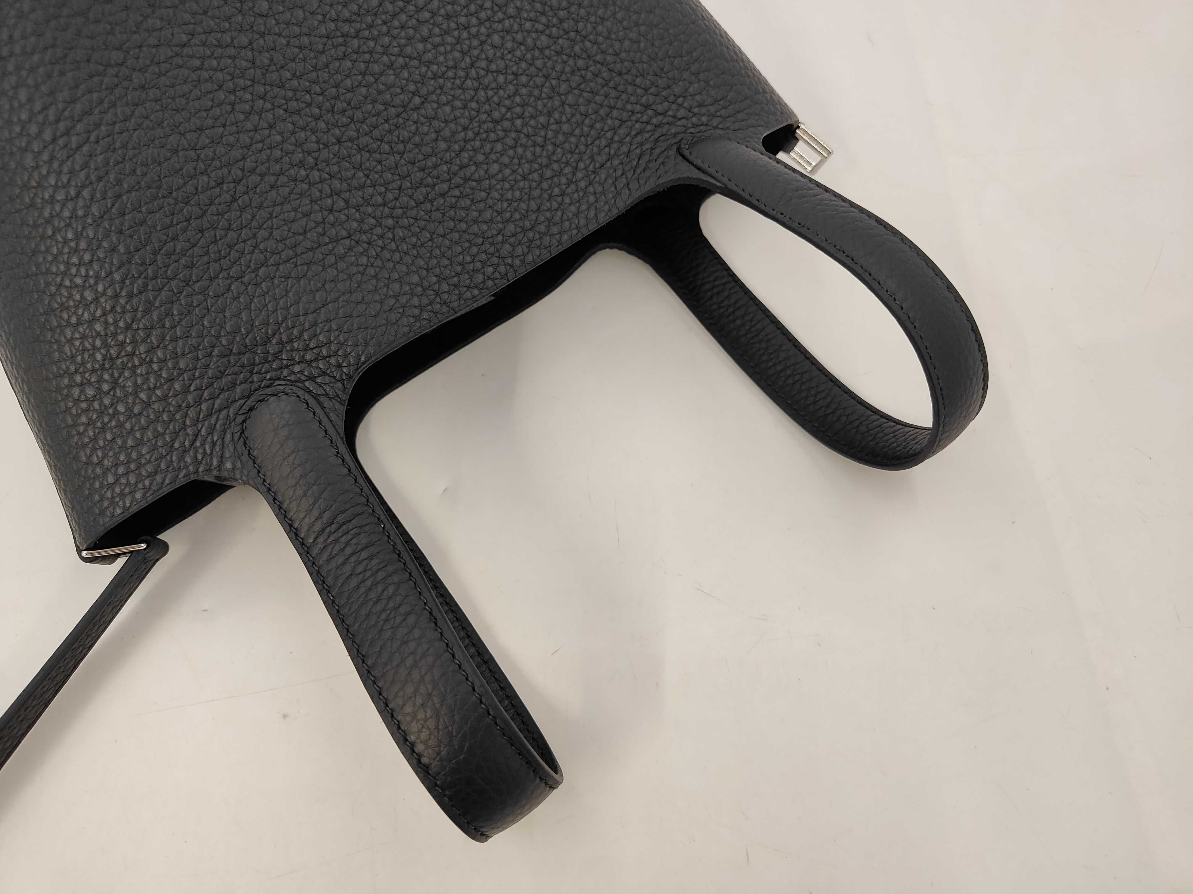 Picotin Lock 18 PM Taurillon Clemence Leather, Black, Silver Hardware, G Stamp, Handbag — view 5