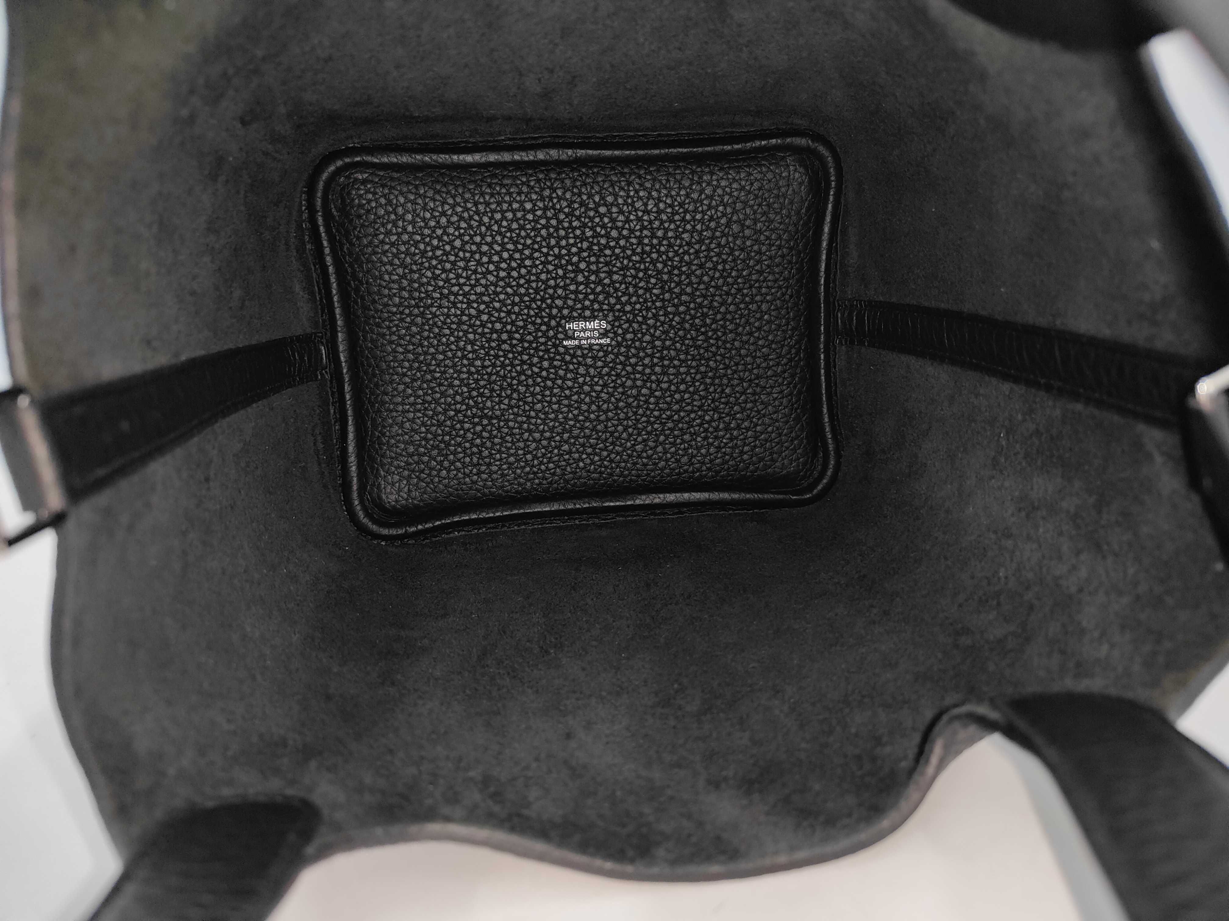 Picotin Lock 18 PM Taurillon Clemence Leather, Black, Silver Hardware, G Stamp, Handbag — view 8