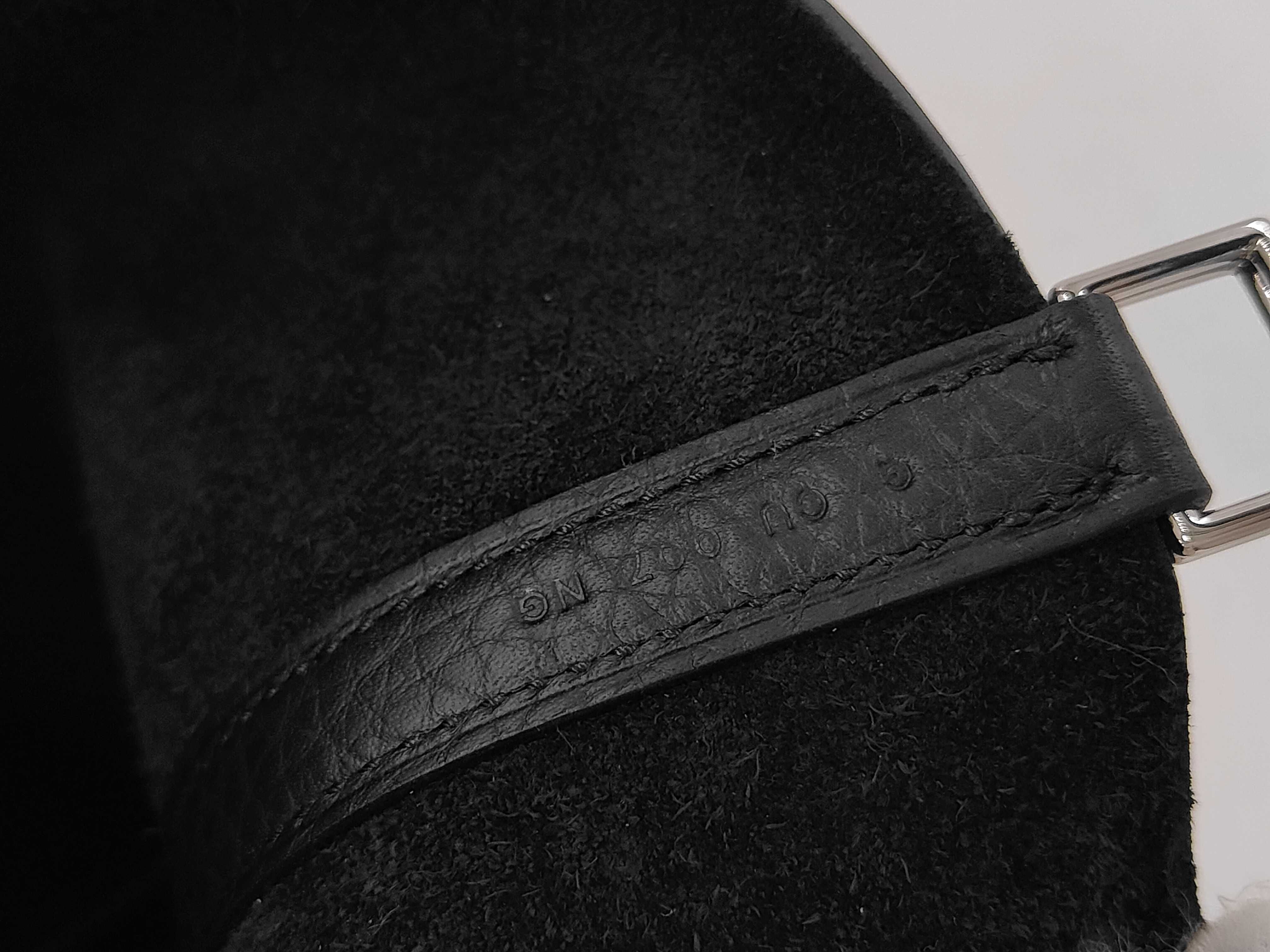 Picotin Lock 18 PM Taurillon Clemence Leather, Black, Silver Hardware, G Stamp, Handbag — view 10