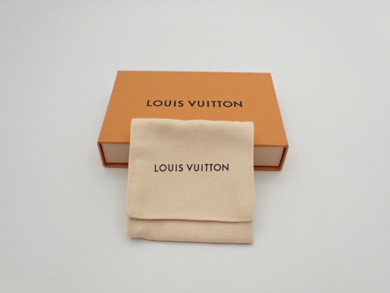 My LV Pearl necklace, neck circumference approximately 44cm — view 4