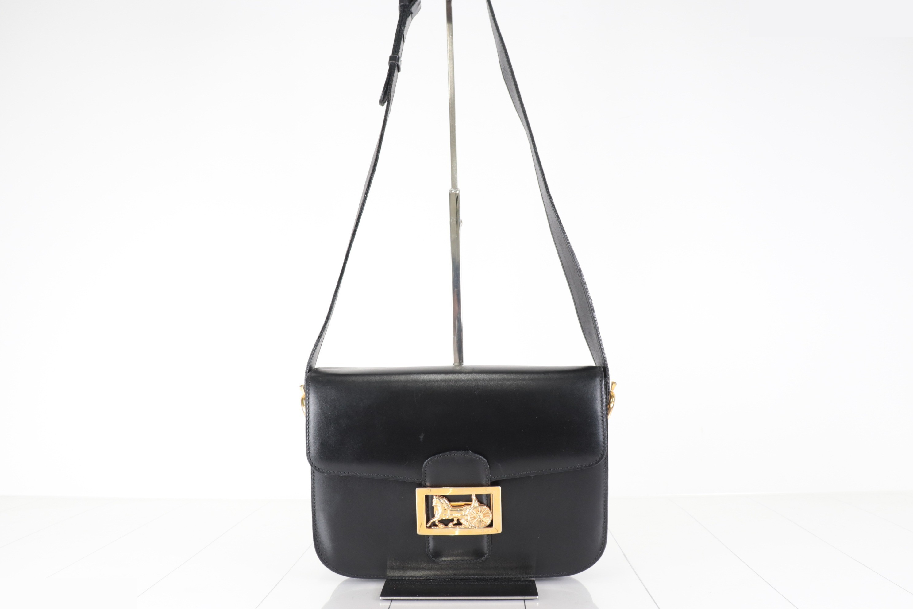 Carriage hardware leather shoulder bag — view 2