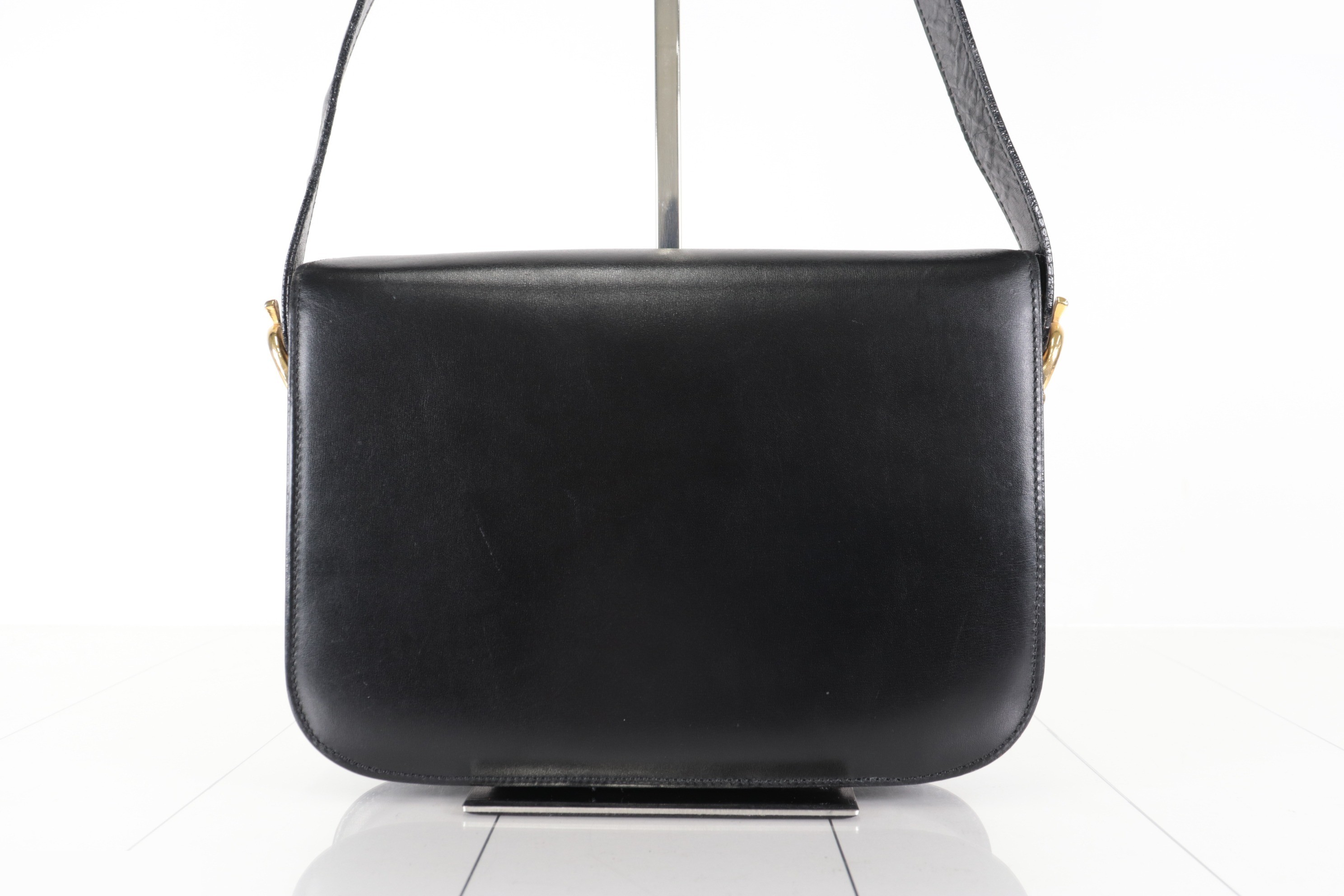 Carriage hardware leather shoulder bag — view 3
