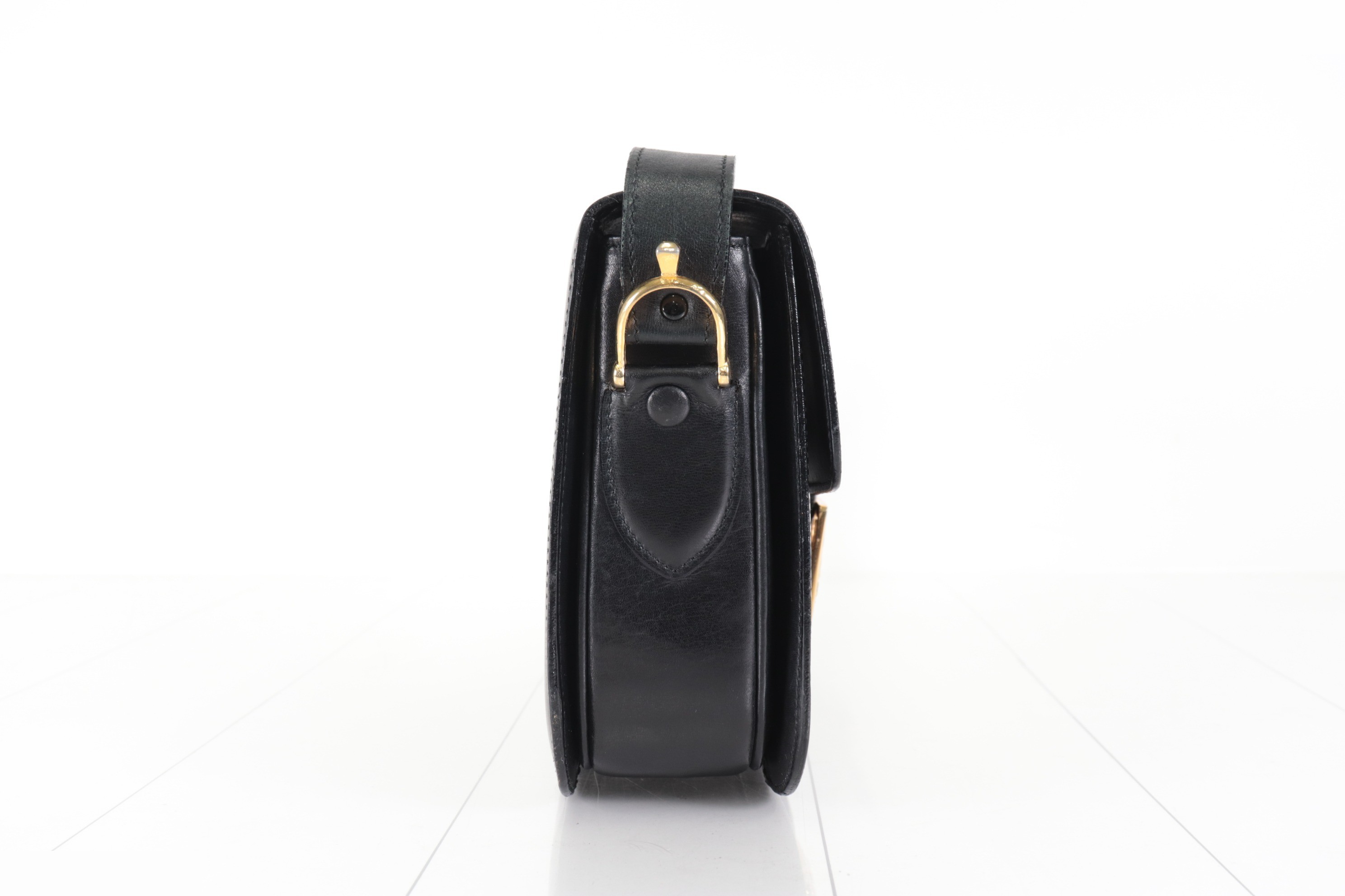 Carriage hardware leather shoulder bag — view 4