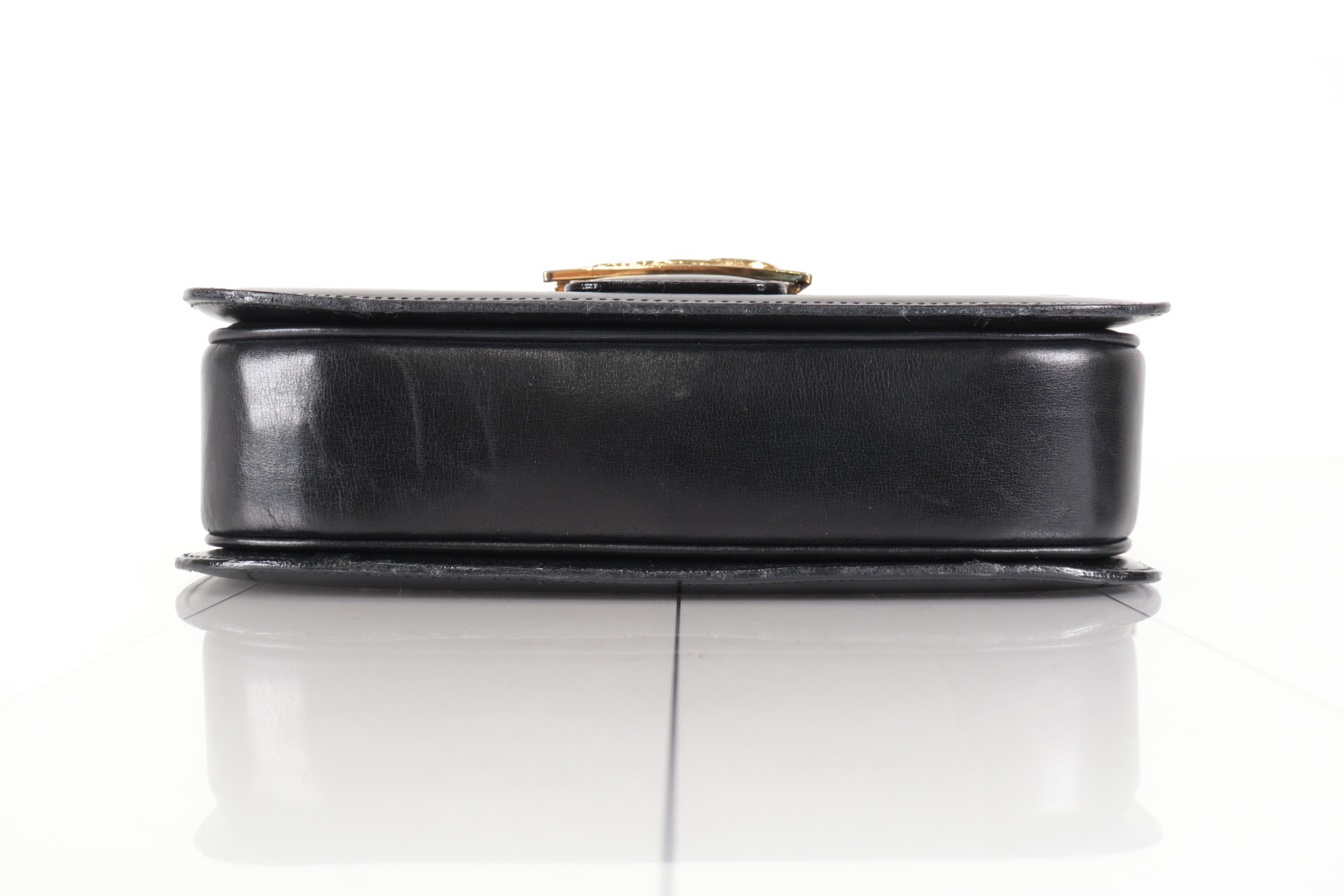 Carriage hardware leather shoulder bag — view 7