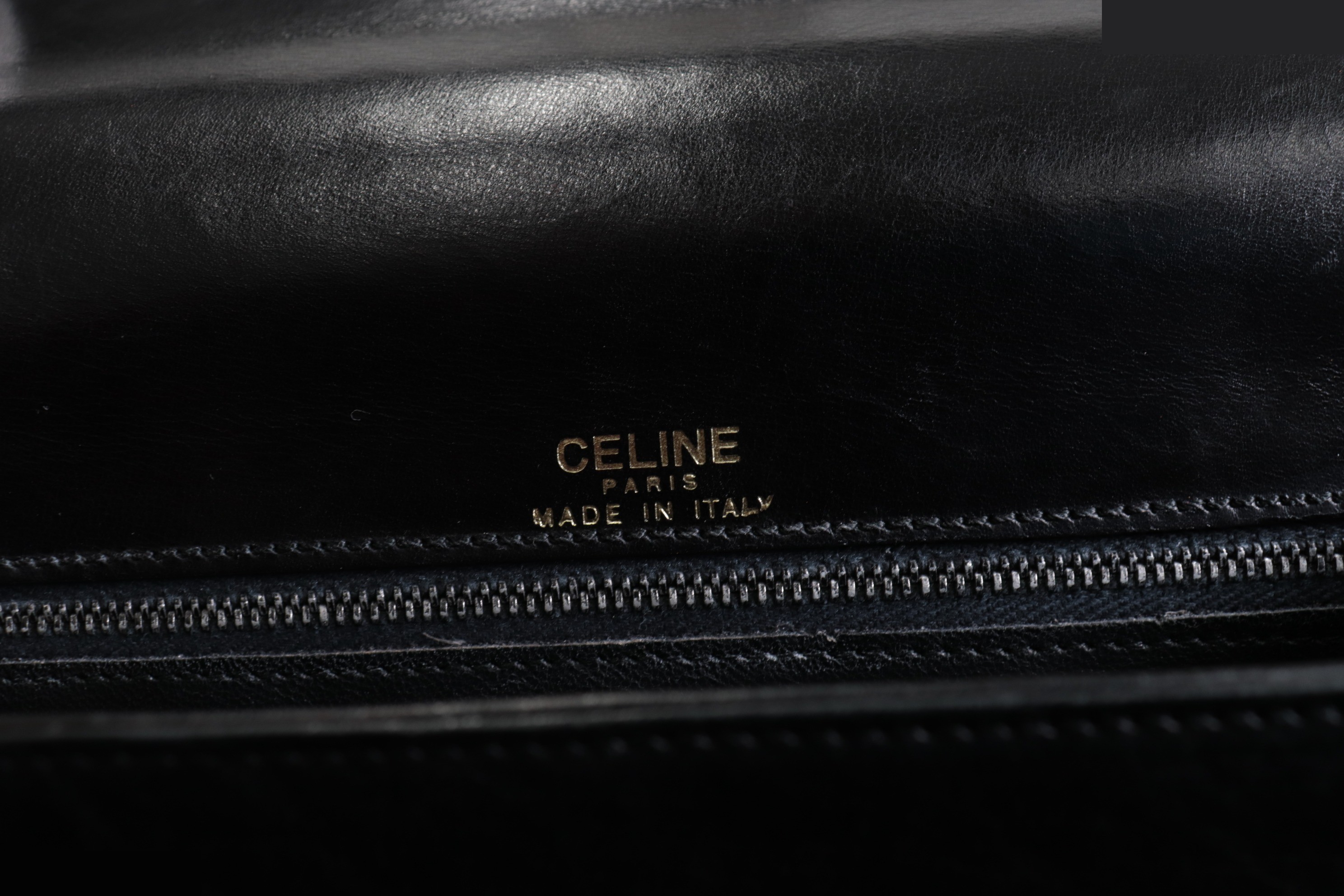Carriage hardware leather shoulder bag — view 8