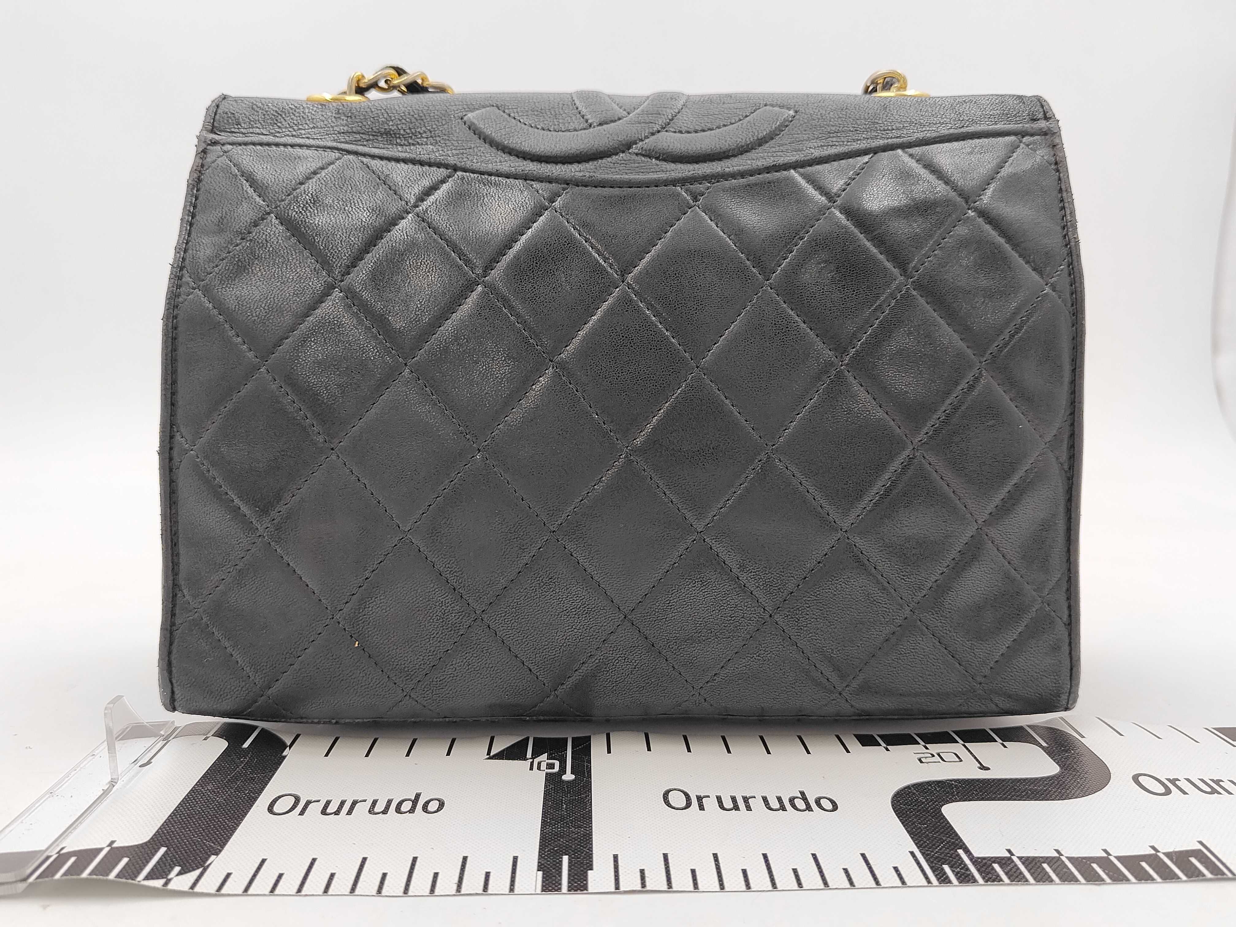 Matelassé Chain Shoulder Bag, Lambskin, Gold Hardware, 1102917, Coco Mark Shoulder Bag — view 2