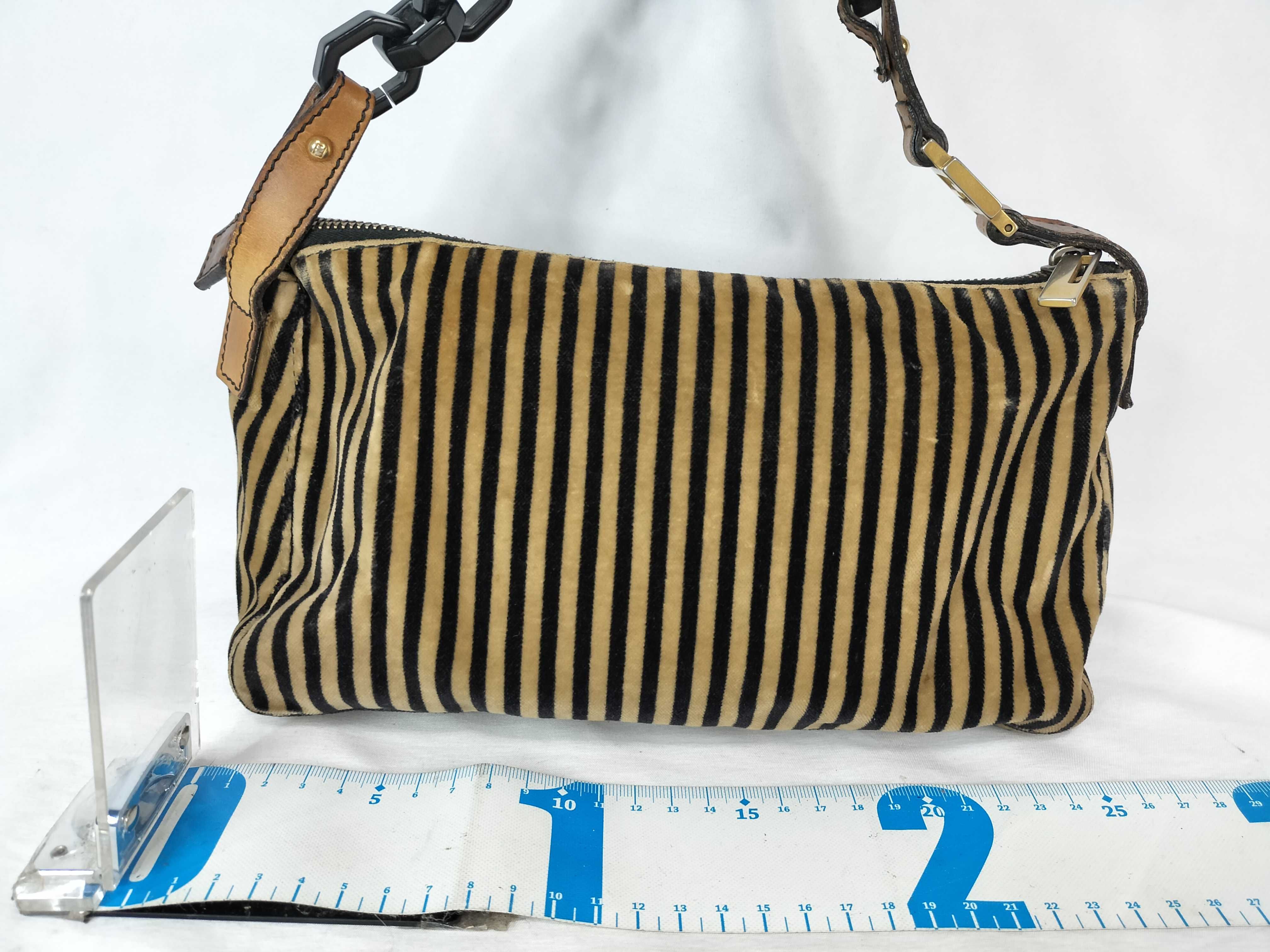 Pequin pattern, Fendi Pequin Archive velour fabric, leather, F-shaped hardware, extra-thick chain, one-shoulder handbag — view 2