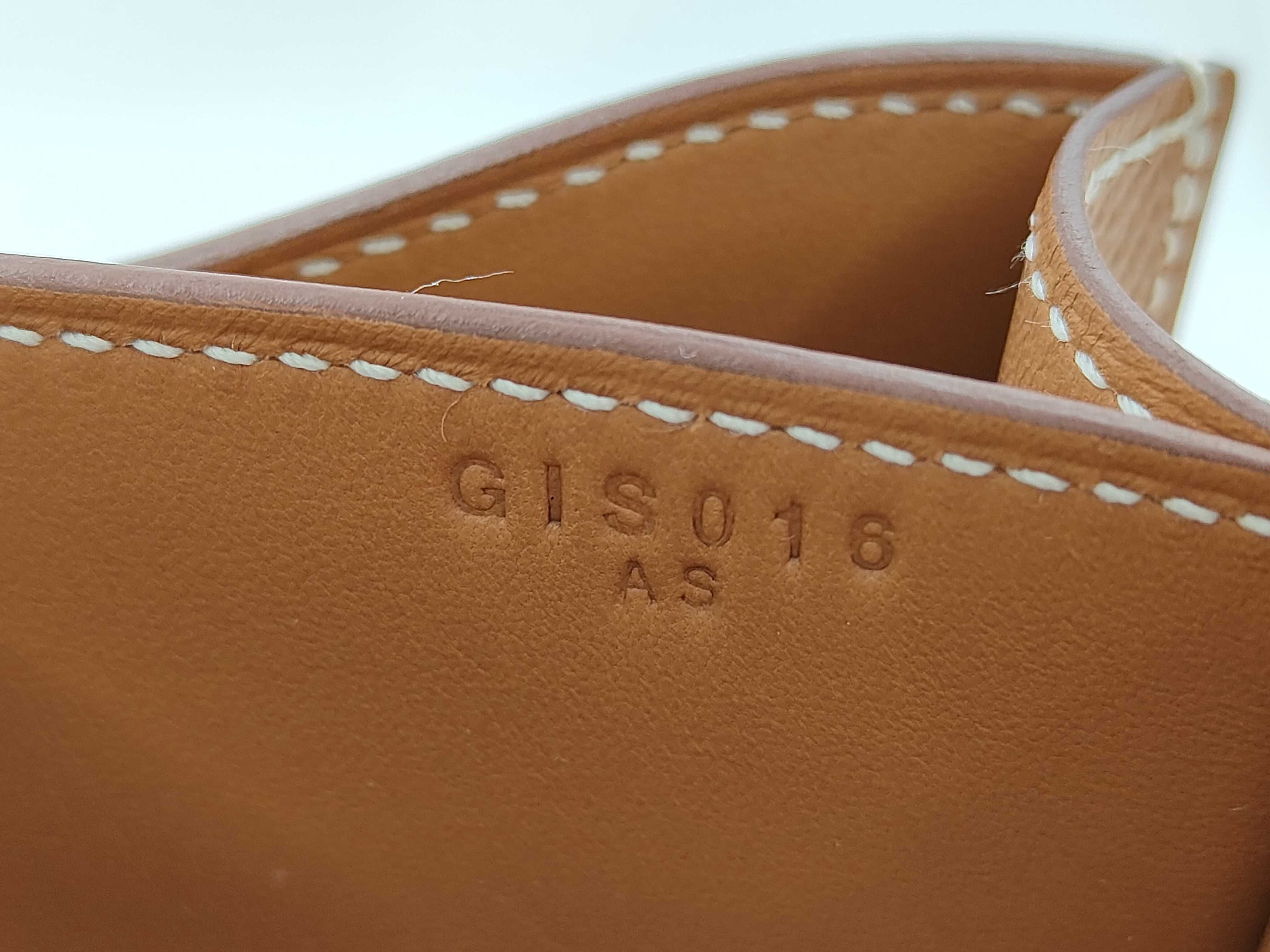Constance Mini bag in gold leather with gold hardware and G stamp. — view 12