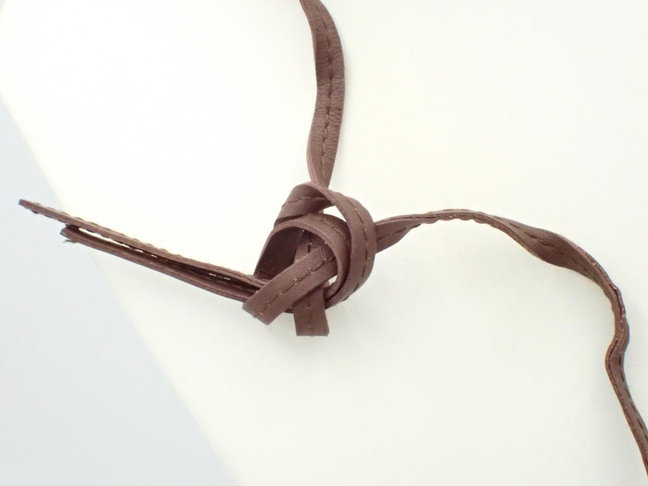 Other items in the line: Precious metal necklaces and pendants, cord approximately 140cm long. — view 2