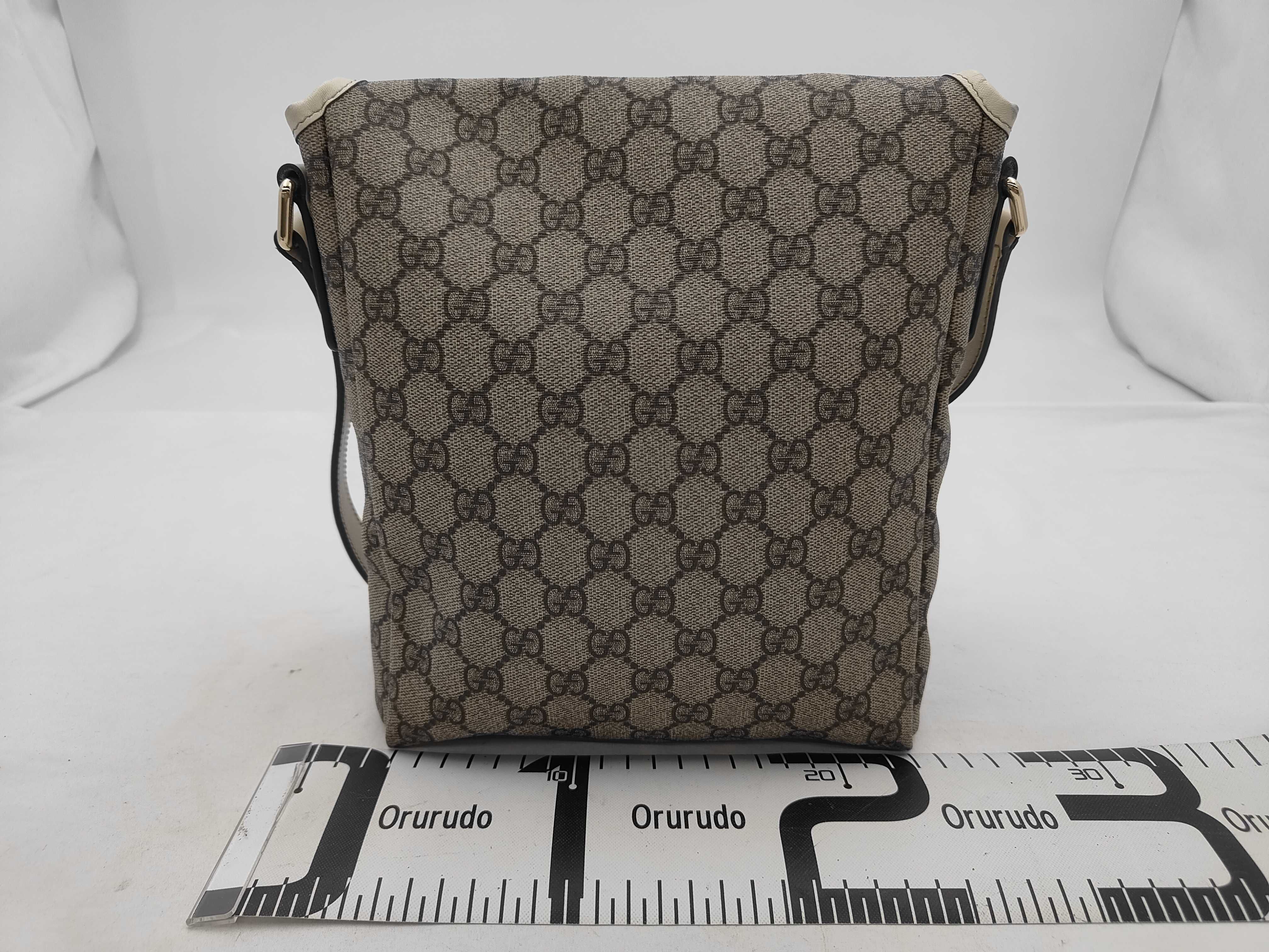 GG Supreme Shoulder Bag — view 2