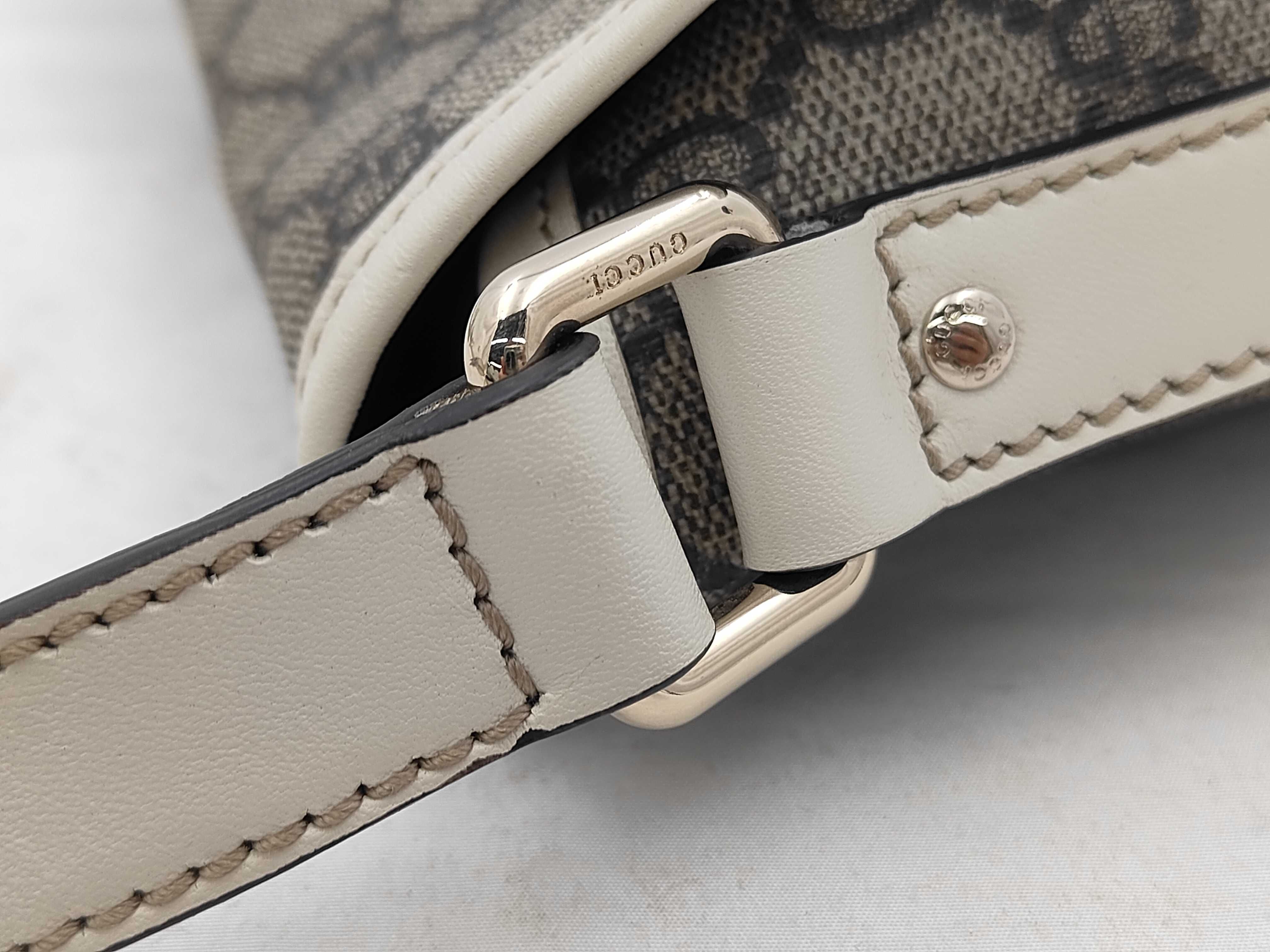 GG Supreme Shoulder Bag — view 5
